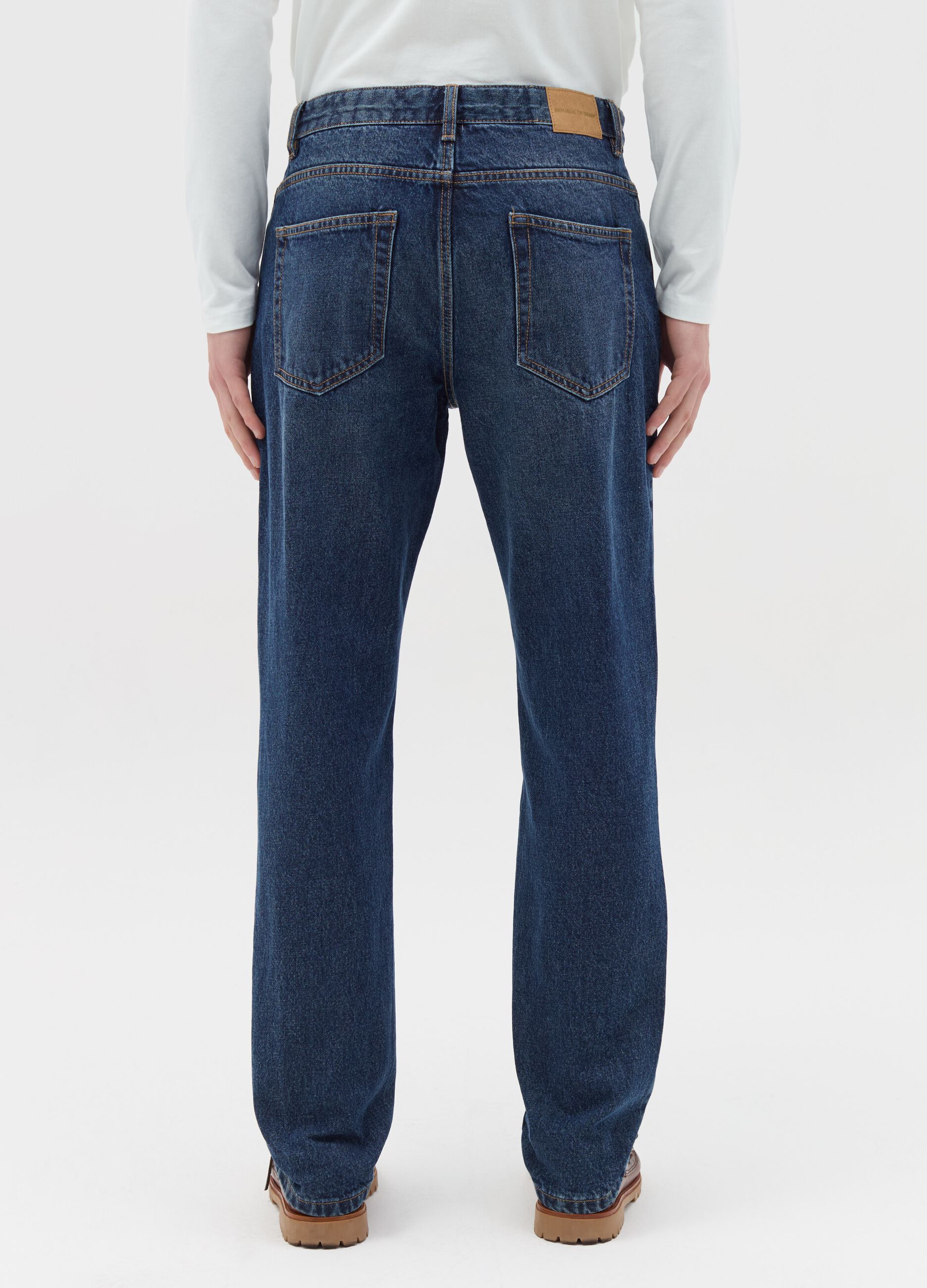 Regular fit jeans with discolouring