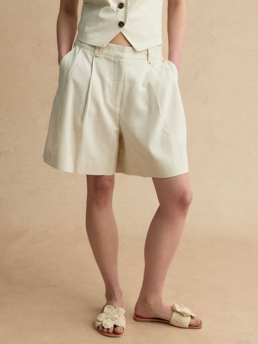 Beige viscose-linen blend shorts, regular fit_1