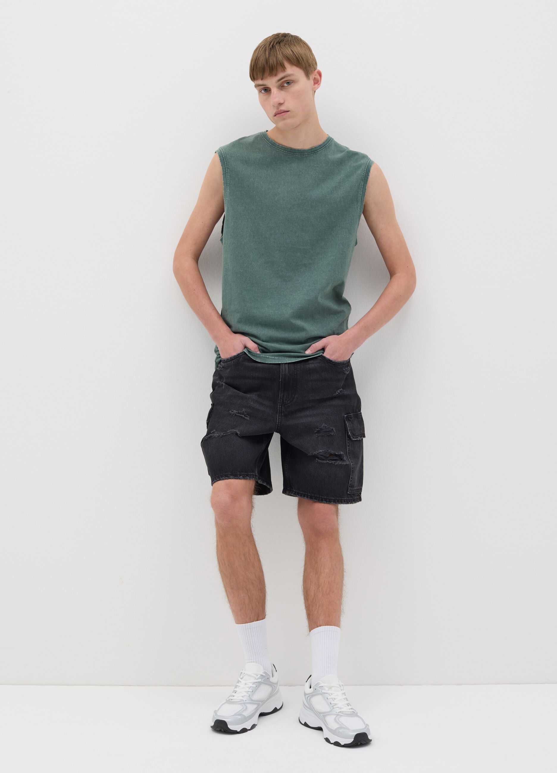 Cargo Bermuda shorts in black denim