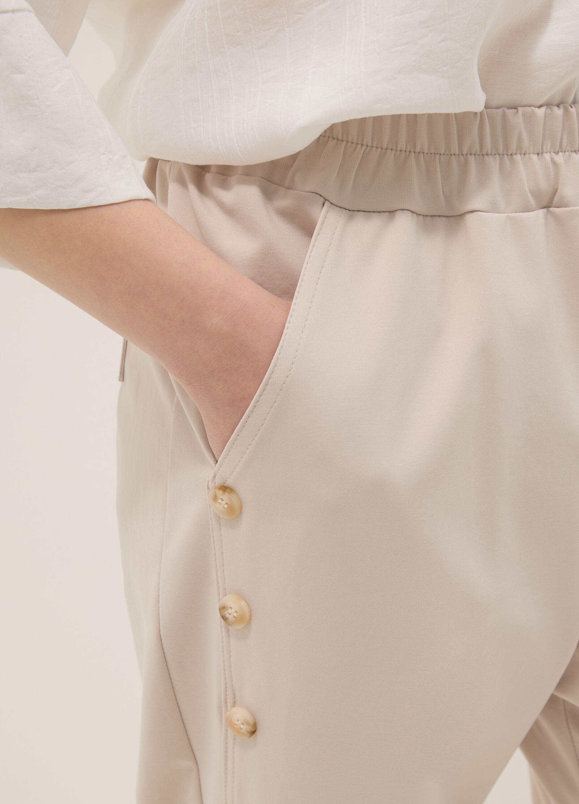 Pantaloni beige con vita elastica in cotone elasticizzato regular fit