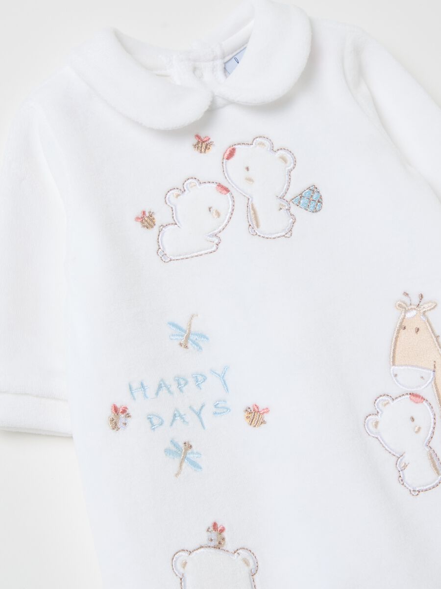 Velour onesie with feet and animals embroidery_2
