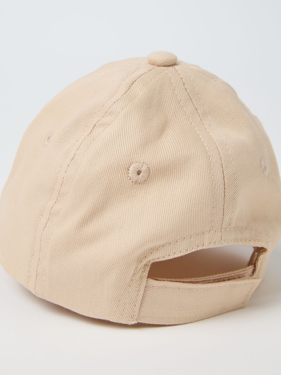 Babies’ beige hat in 100% cotton with embroidered animal_1