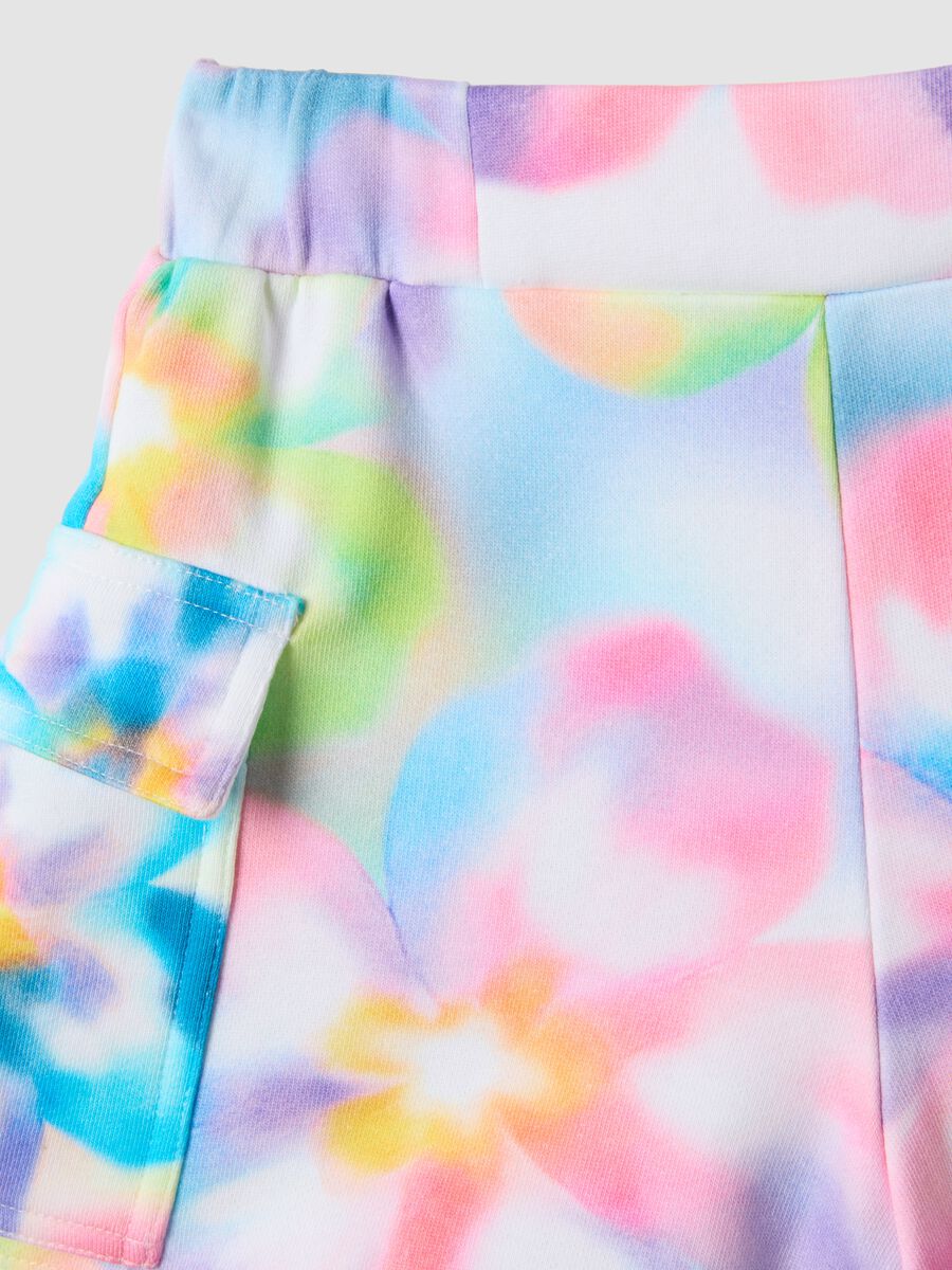 Pantaloncini in misto cotone multicolor da bambina con motivo floreale_2