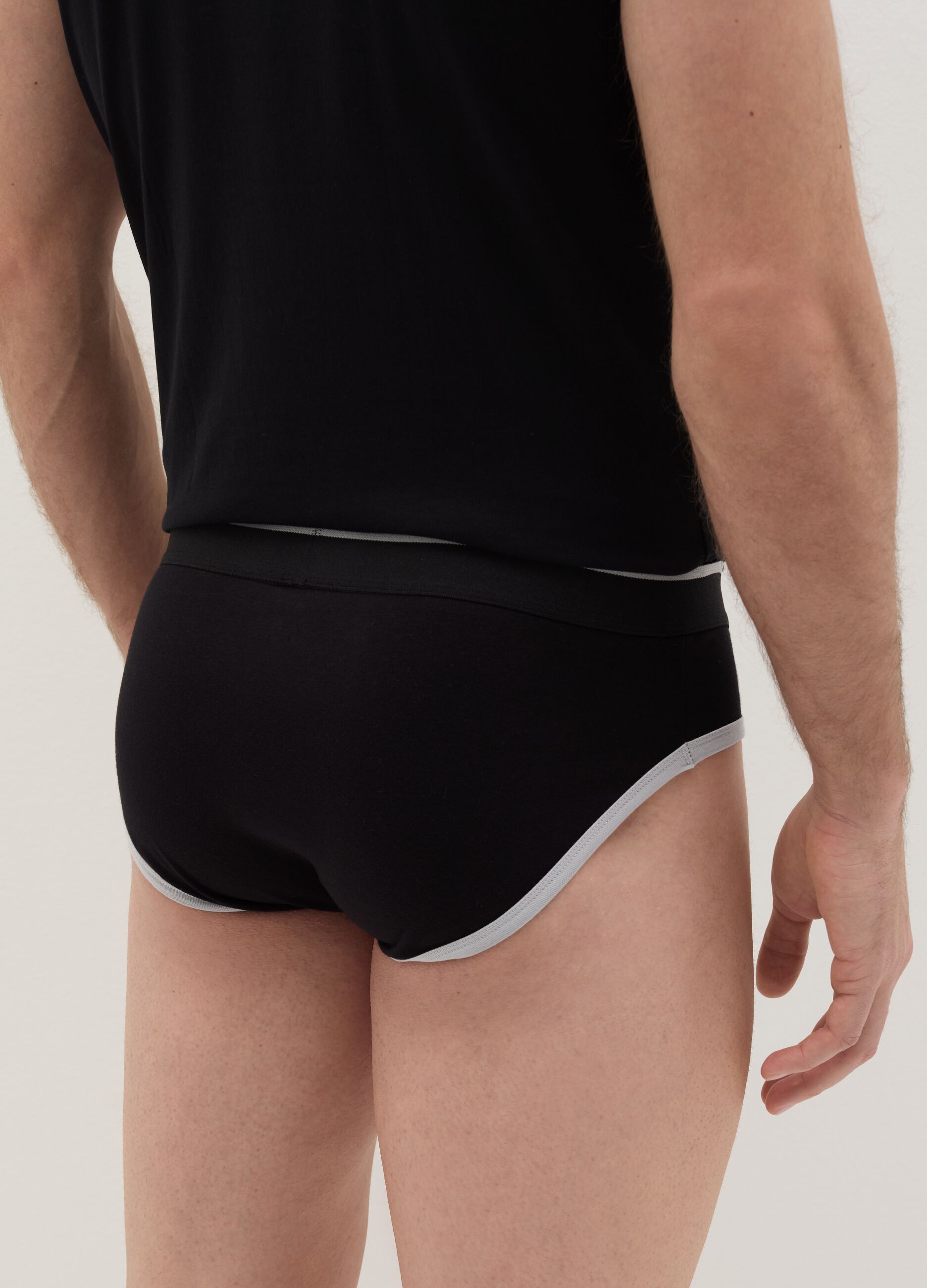 Stretch briefs with contrasting details