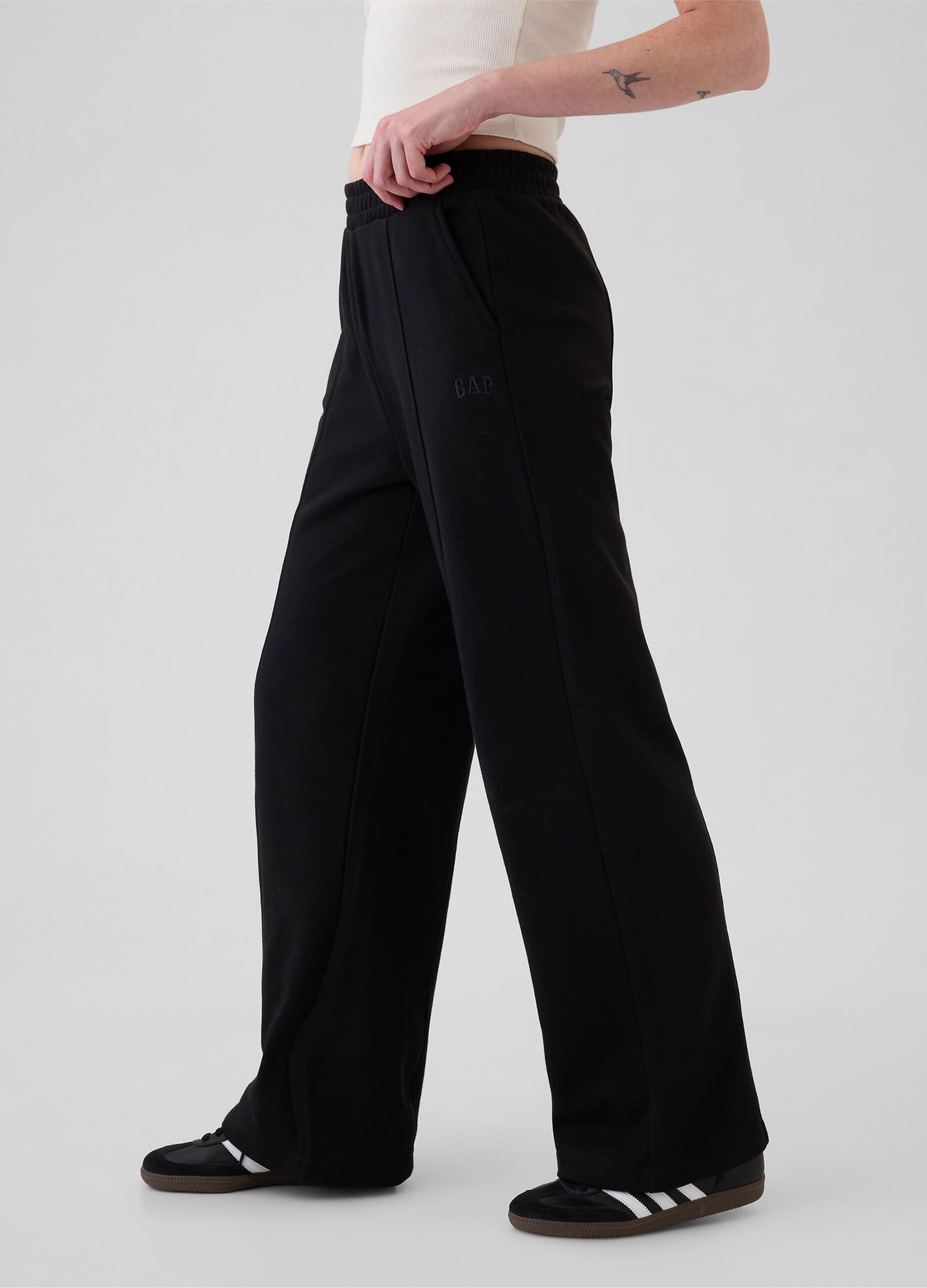 Straight-fit jogger trousers with raised stitching