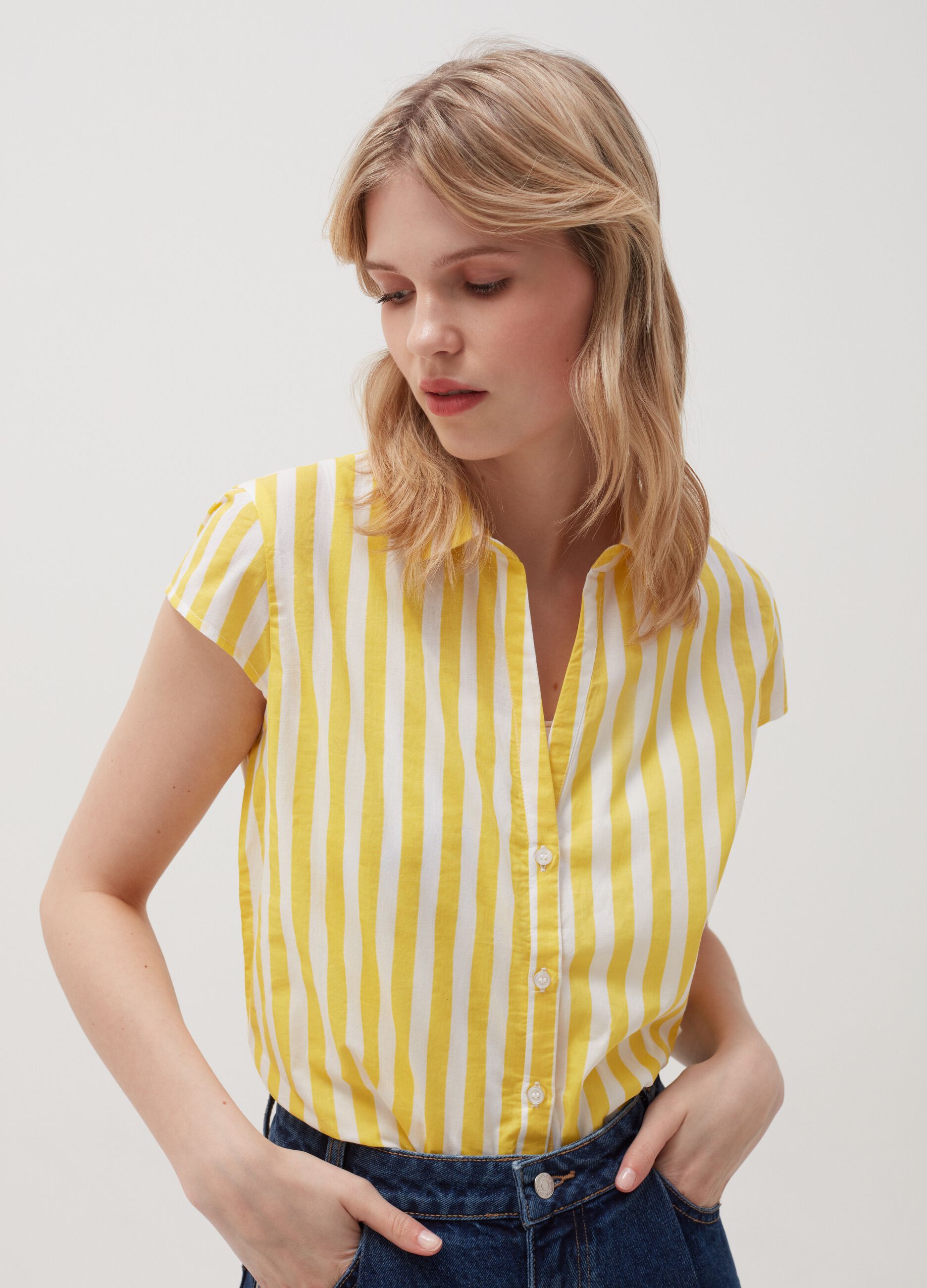 Striped shirt with short sleeves