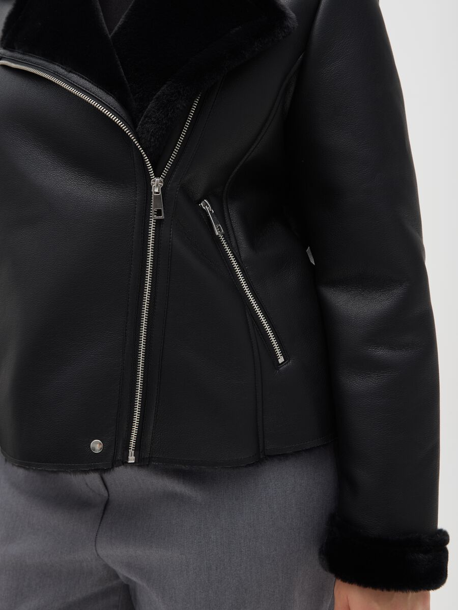 Black faux leather jacket with fur collar_3