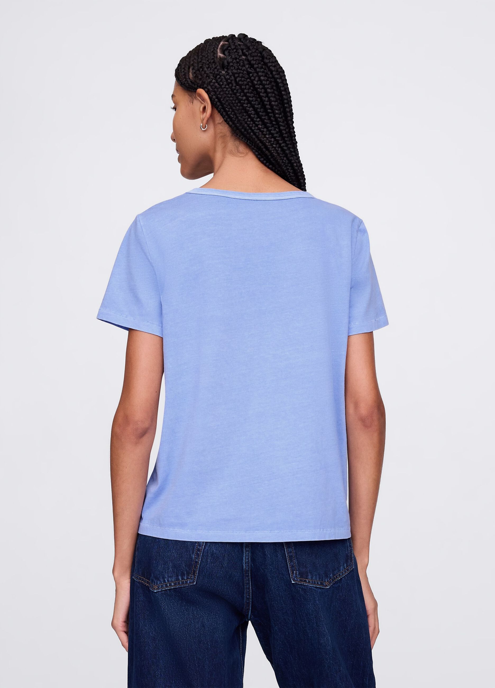 Light blue T-shirt with short sleeves