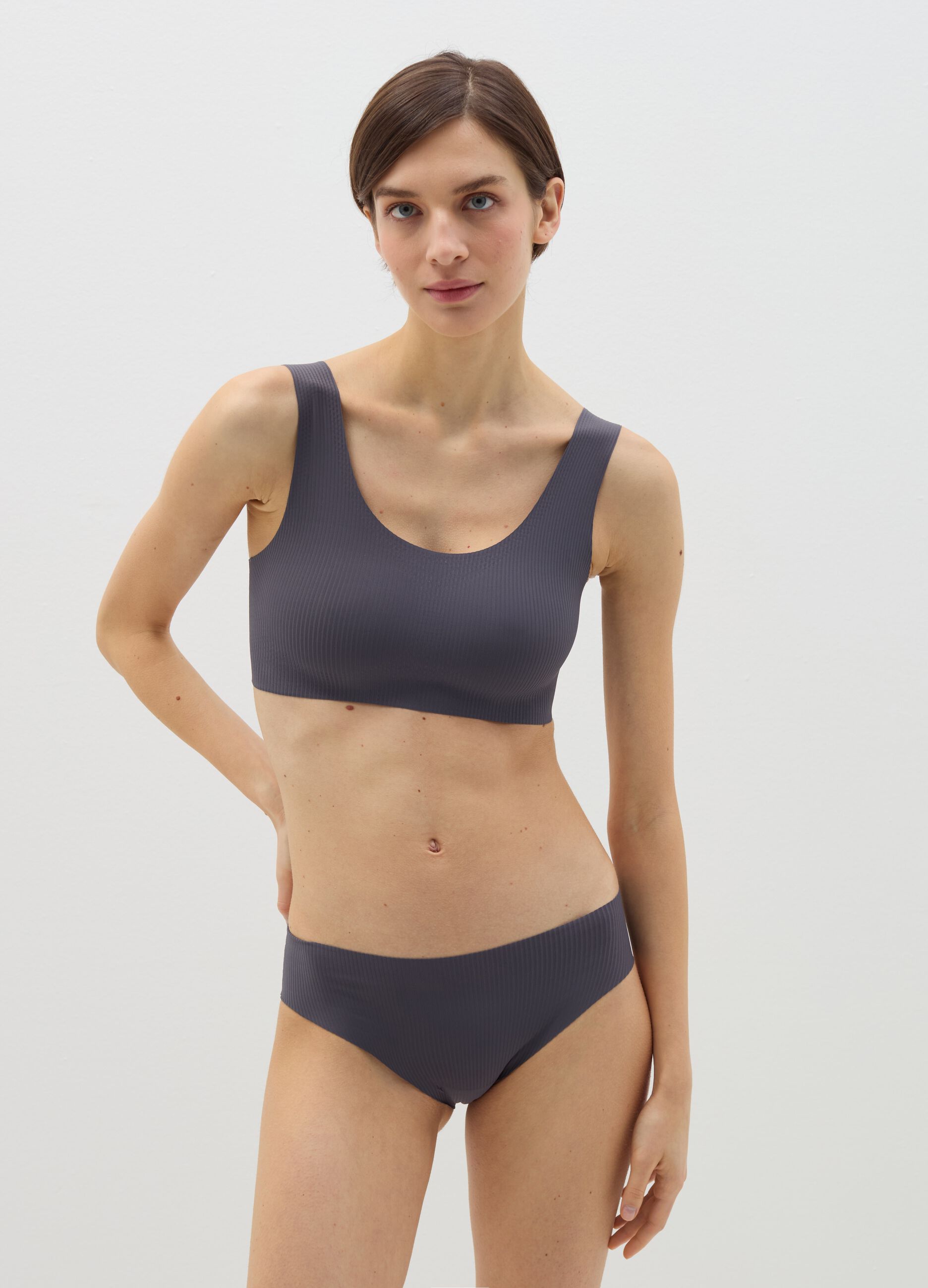 Seam-free ribbed bralette