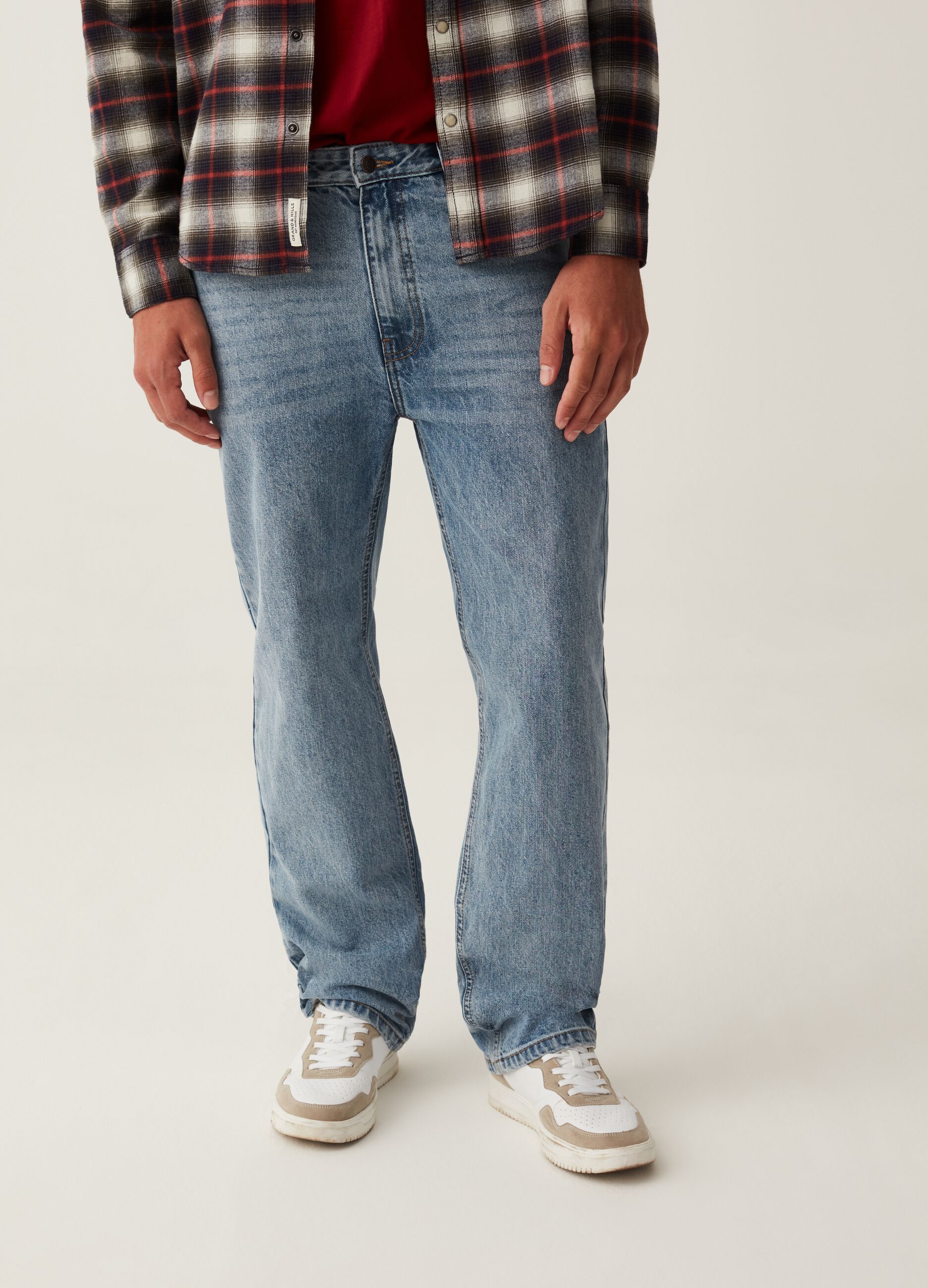 Jeans straight fit con scoloriture_3