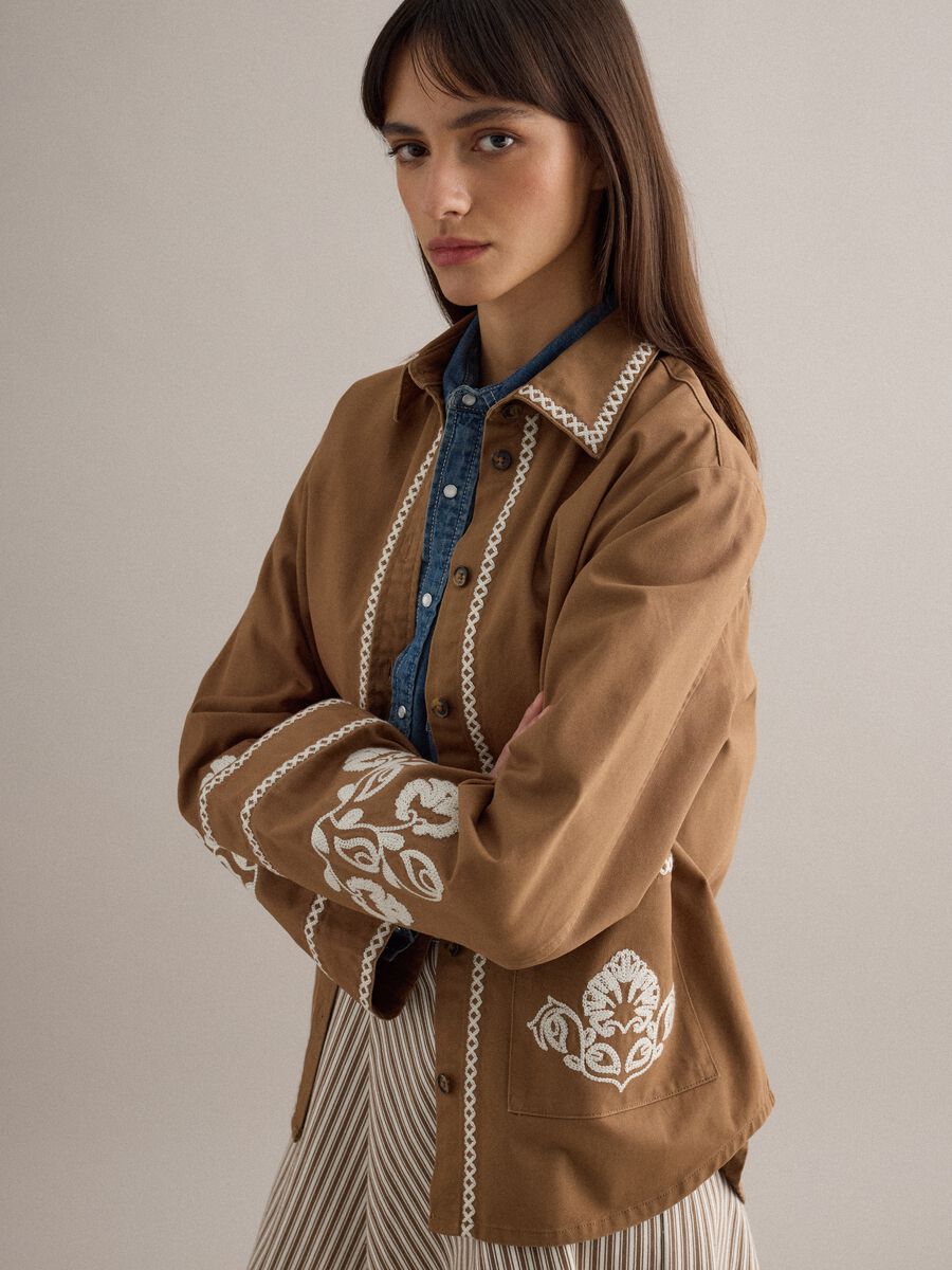 Brown pure cotton regular fit shirt with contrast embroidery_0