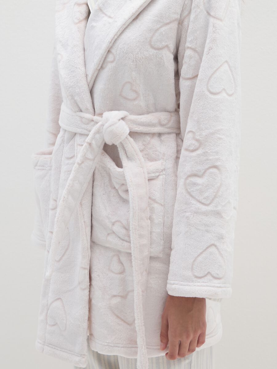 White dressing gown with pockets and hearts_3