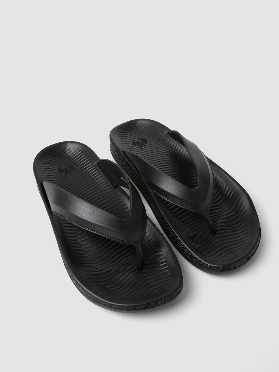 Black thong flip-flops_2