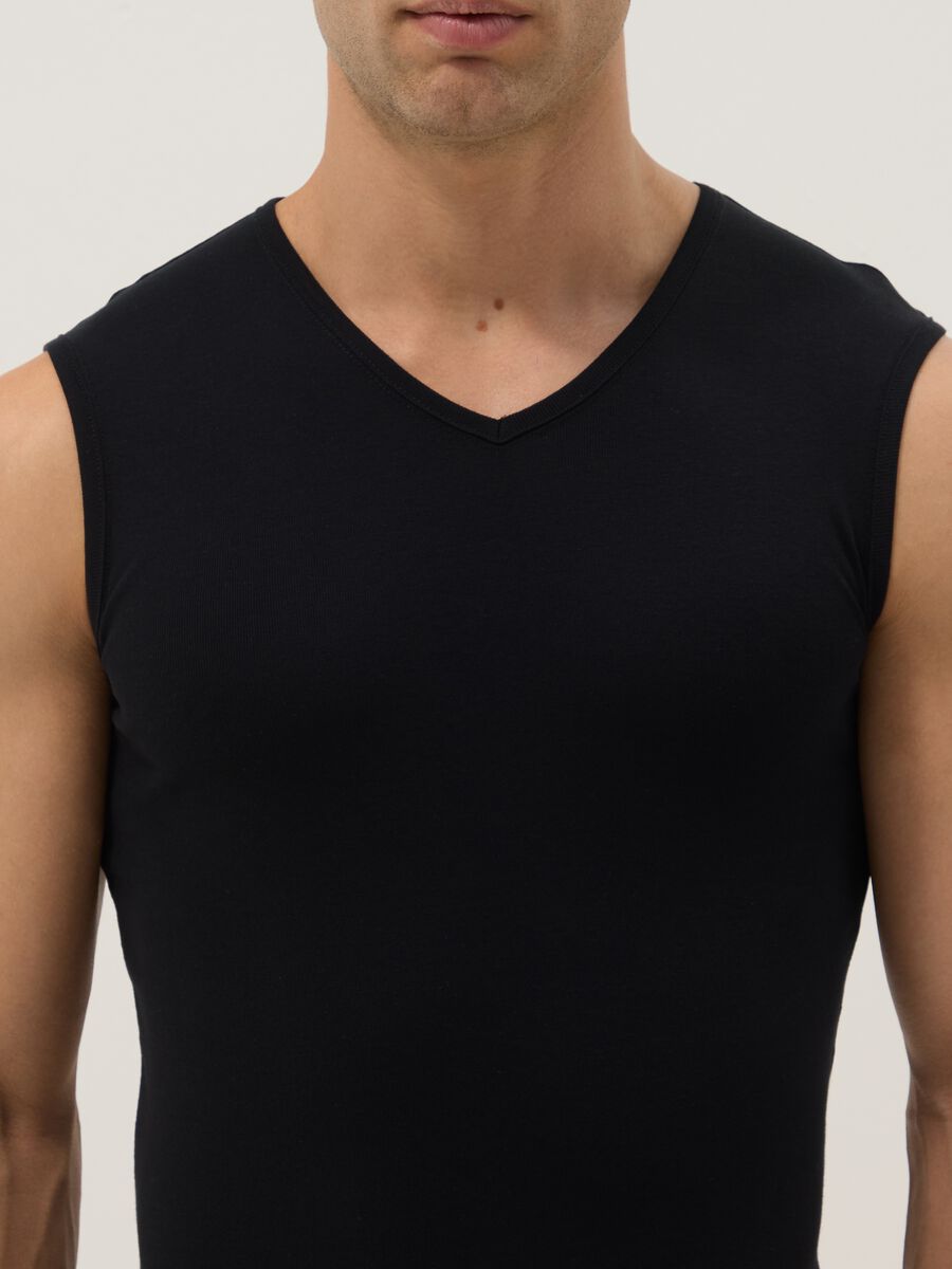 Canotta in puro cotone nera regular fit con spalla larga_1