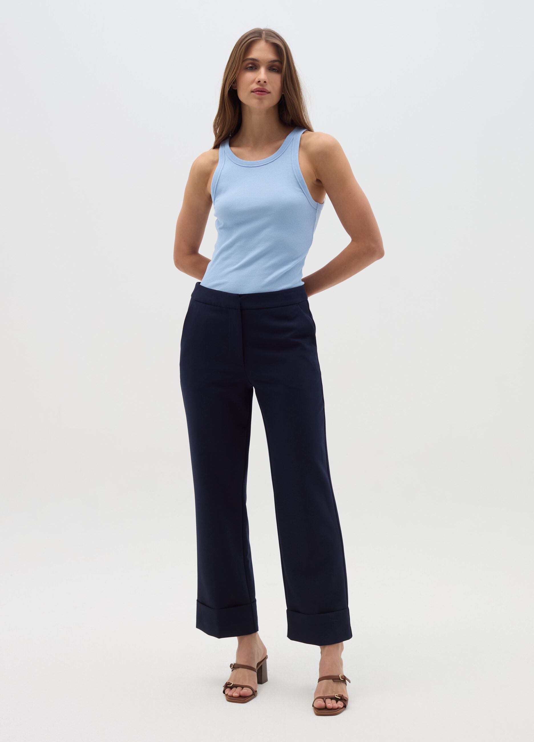 Crop trousers with folds