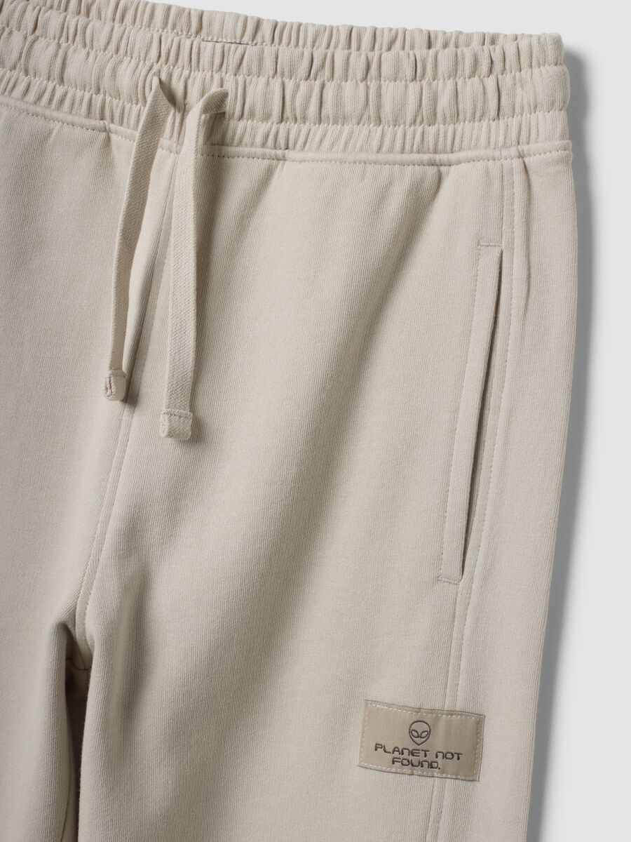Pantaloni jogger grigi in puro cotone over fit per ragazzo_4