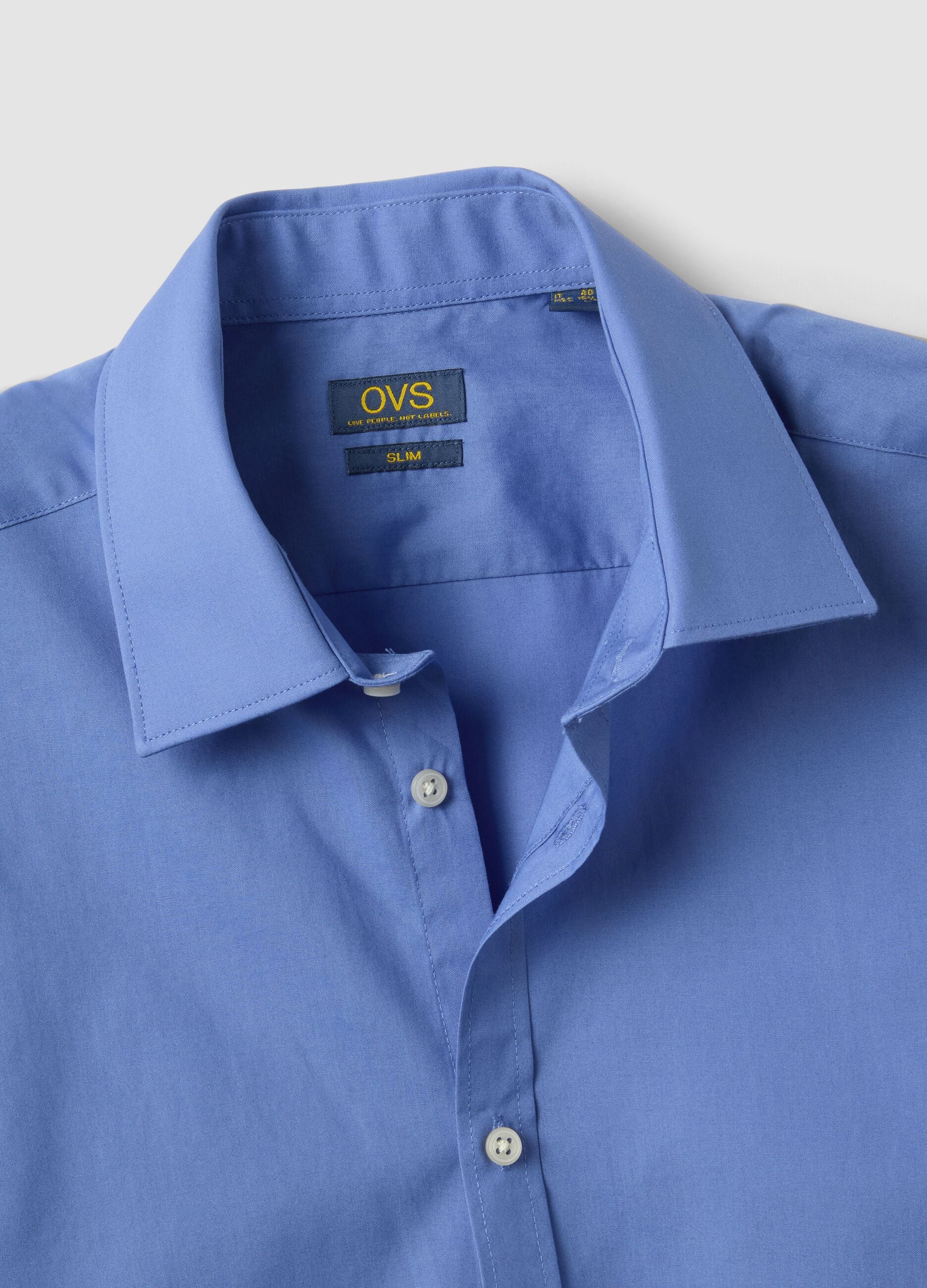 Blue slim-fit shirt with classic collar, easy-iron finish
