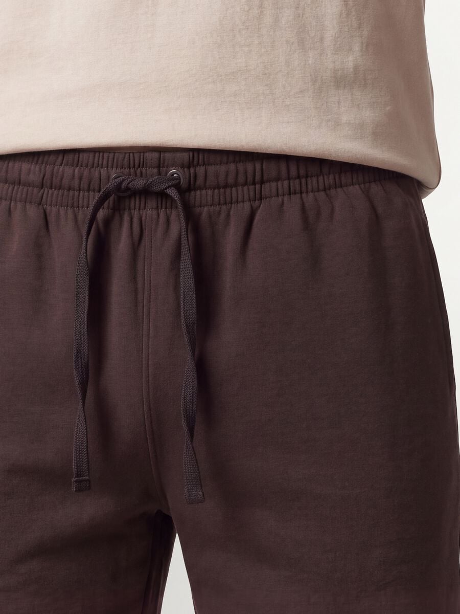 Shorts marrone in misto cotone con vita elasticizzata regular fit_3