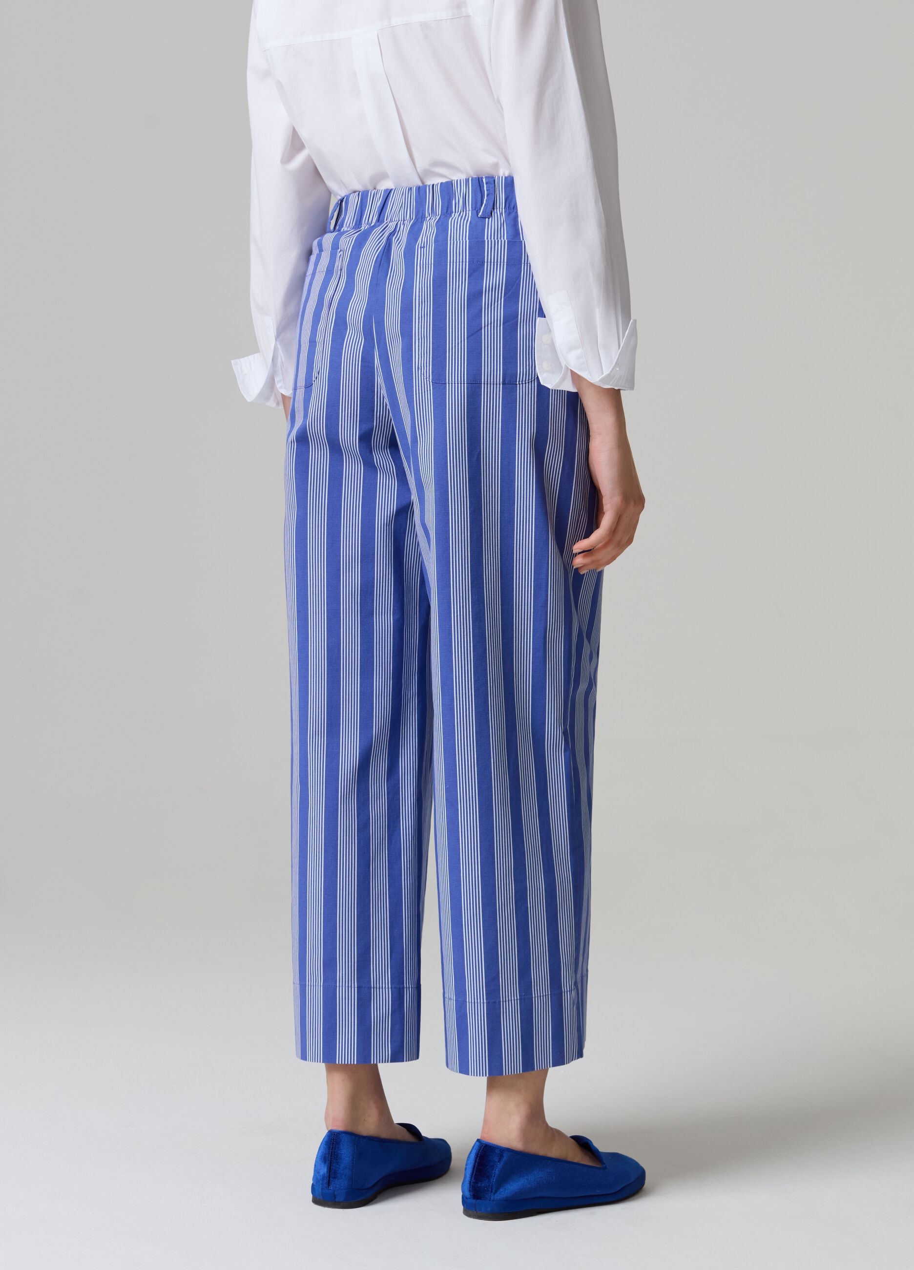 Pantalone cropped wide leg a righe sottili