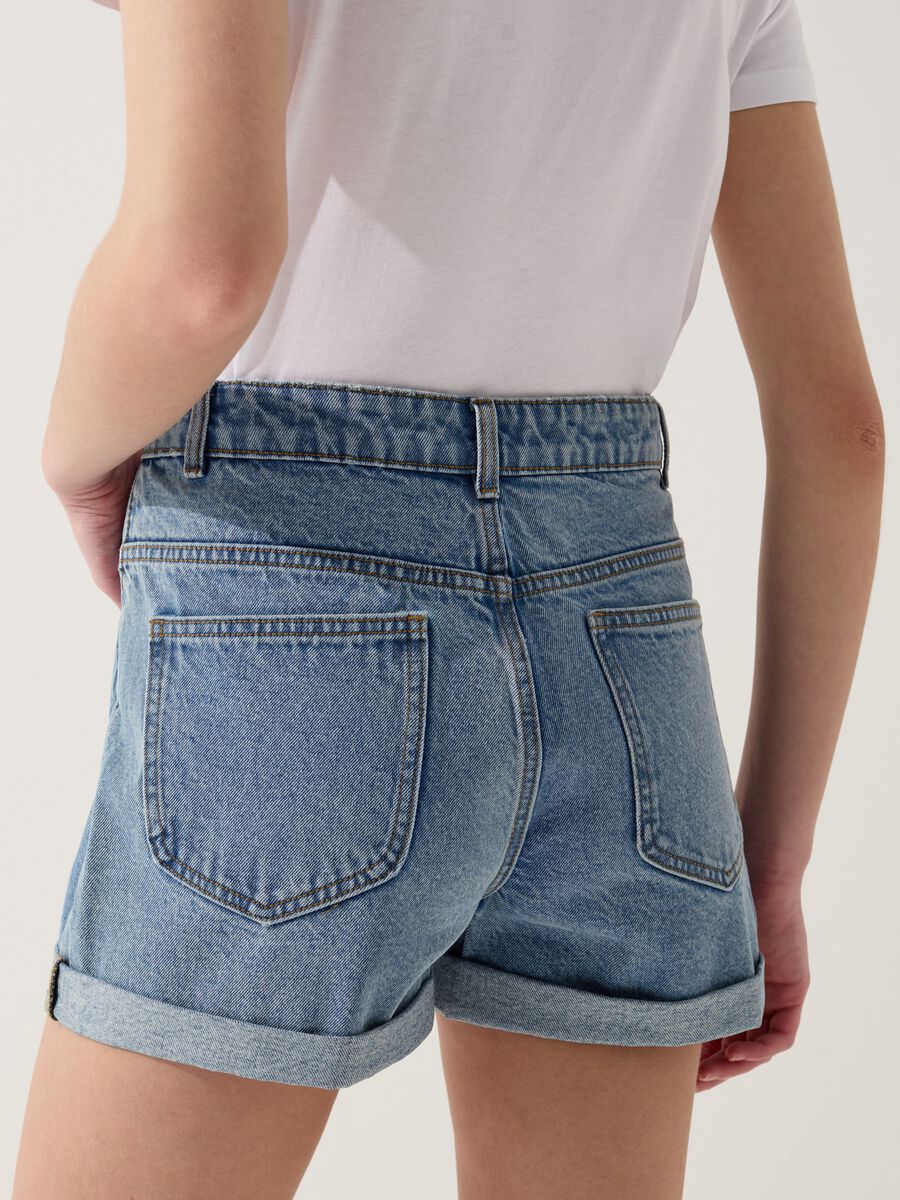 Mum-fit shorts in denim_2