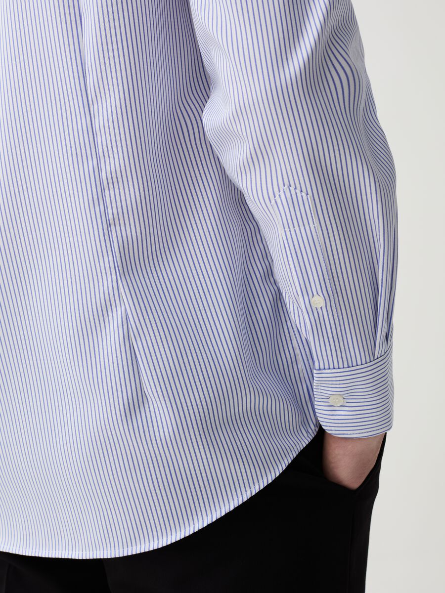 Camicia slim fit in cotone no stiro a righe sottili_2