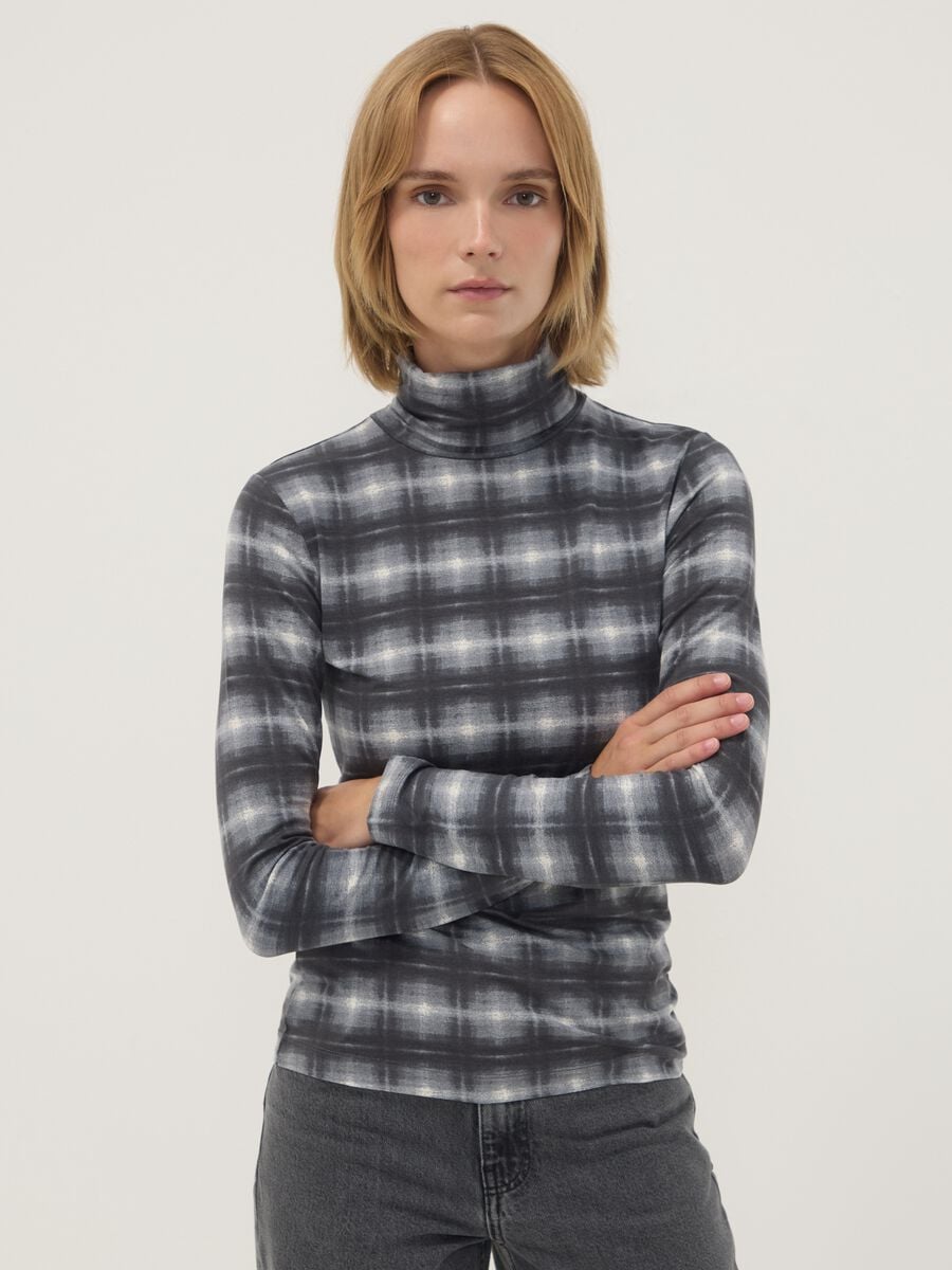 T-shirt grigia in viscosa elasticizzato con girocollo_0