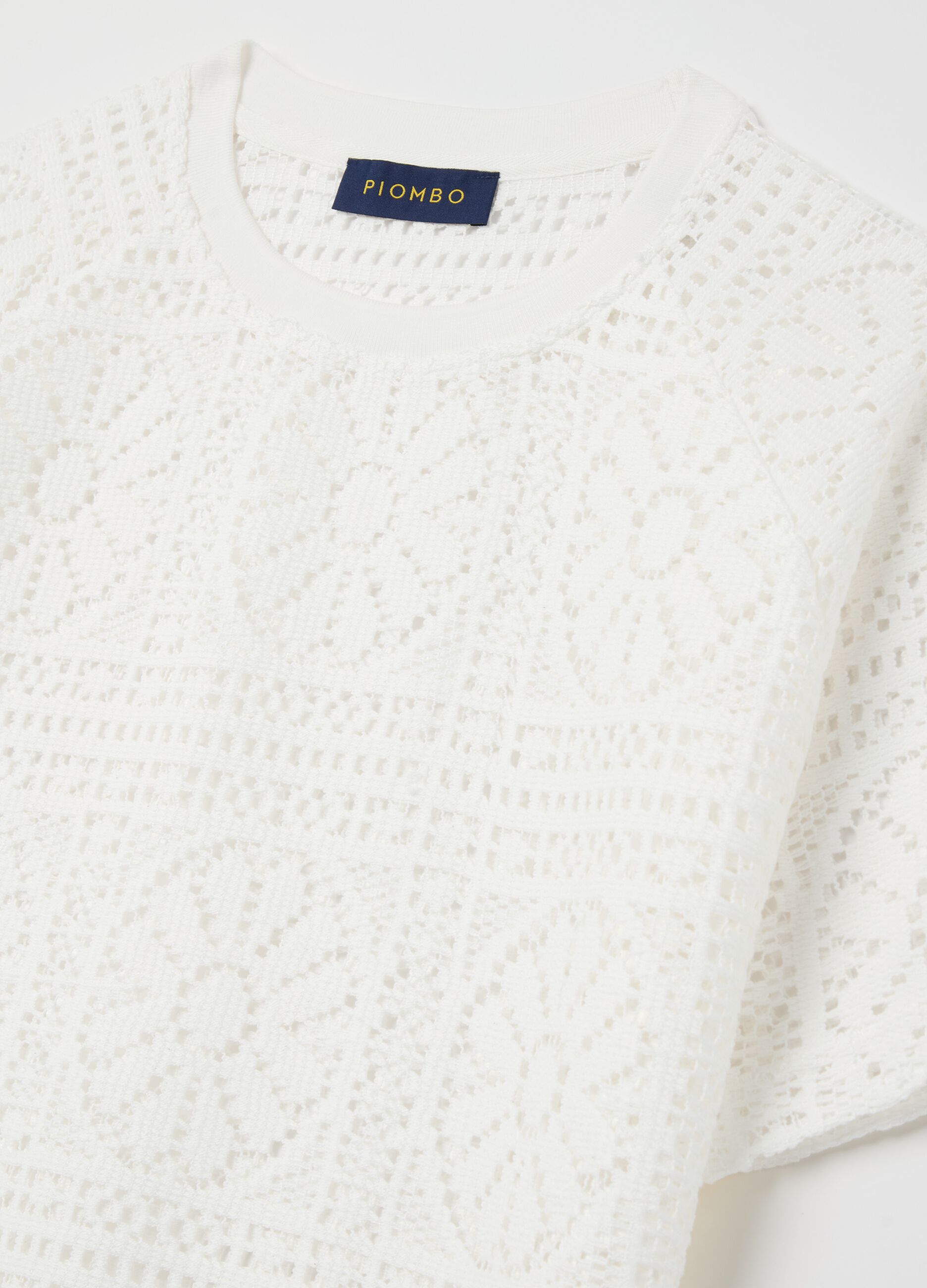 White short-sleeved T-shirt in lace