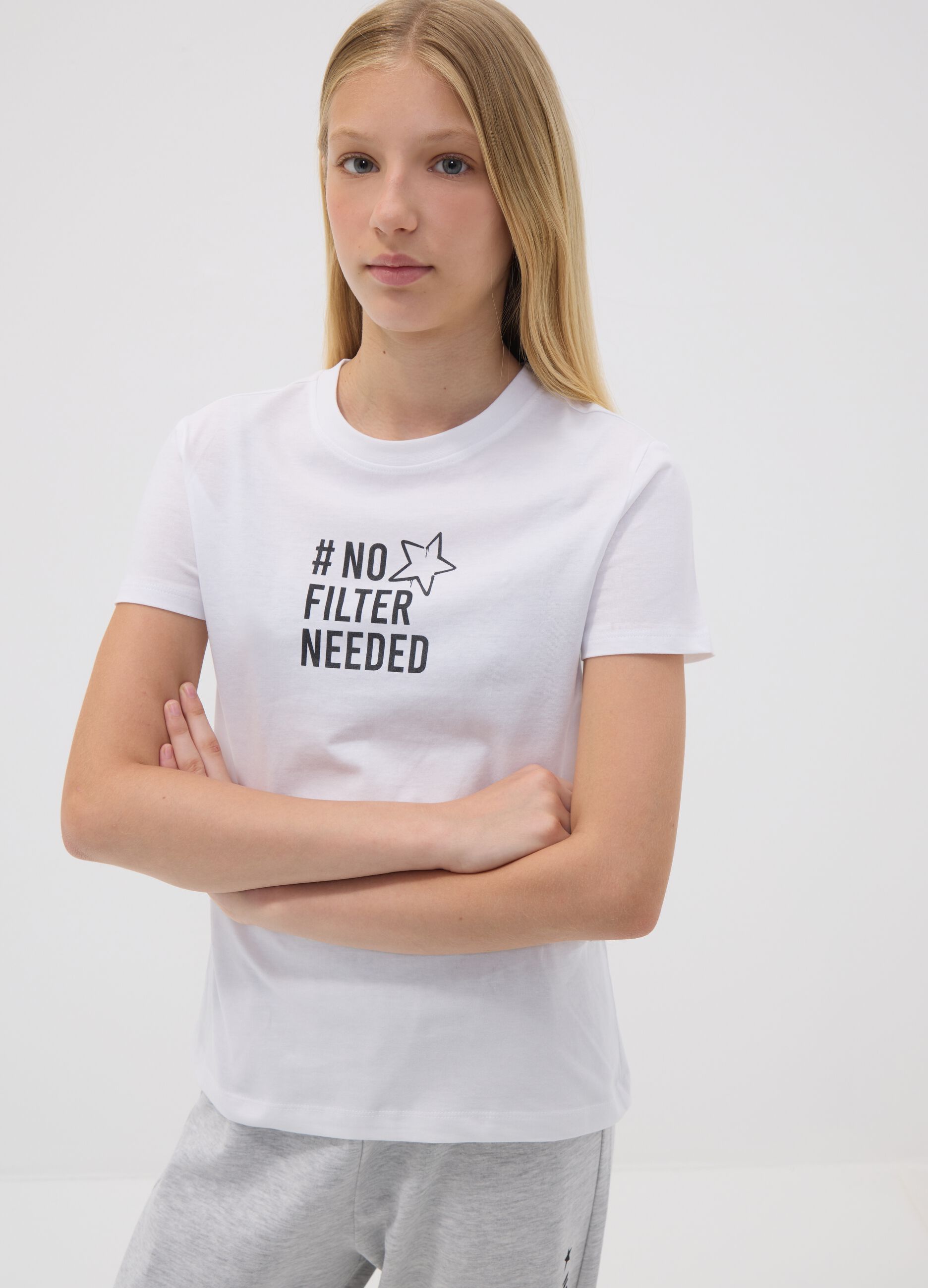 T-shirt bianca in puro cotone organico con grafica per ragazza