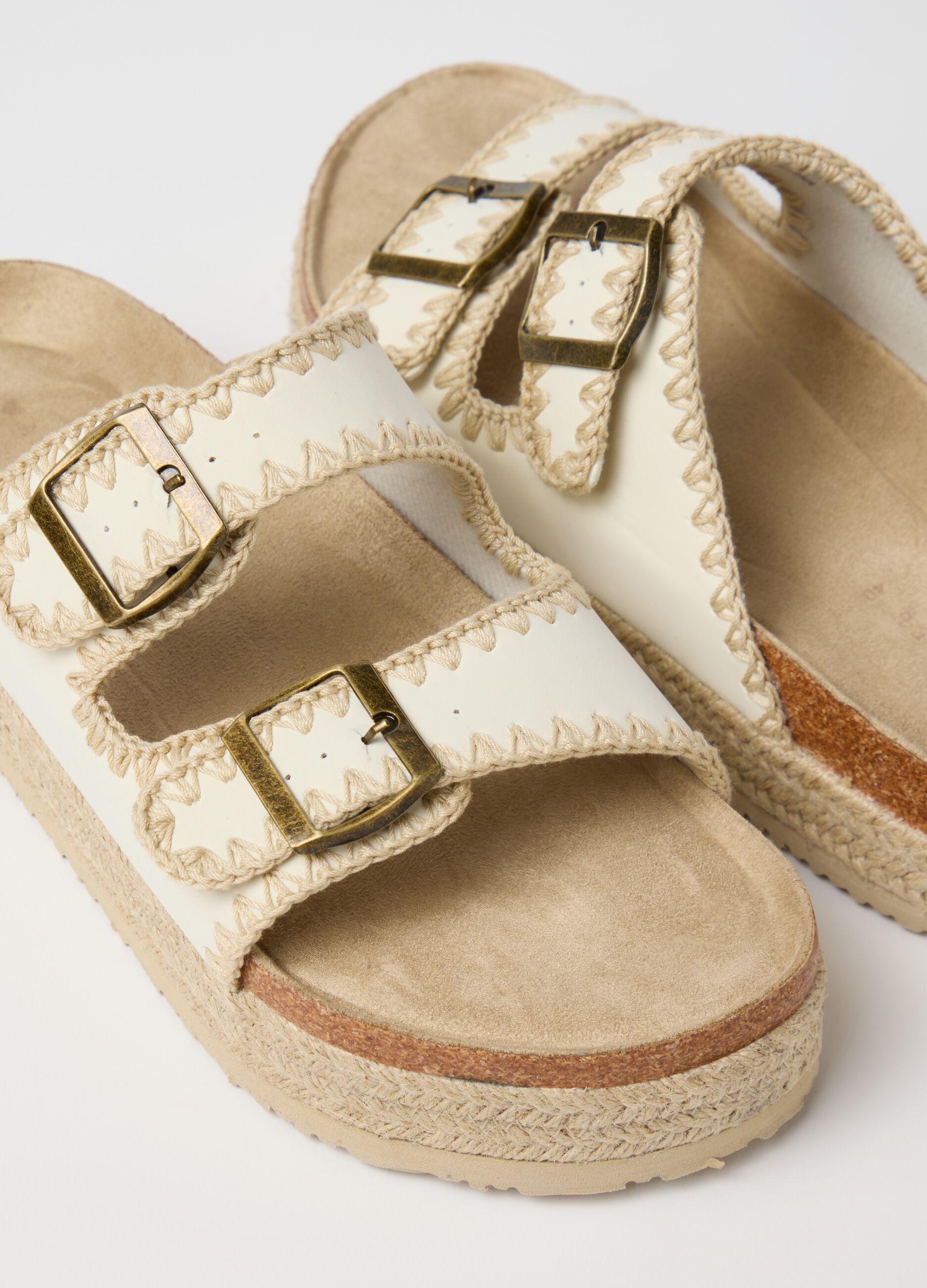 Sandali platform con doppia fibbia beige