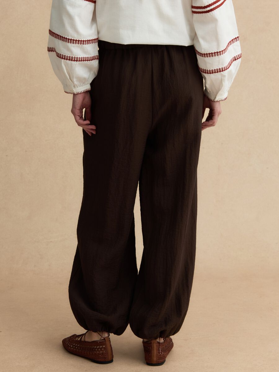 Pantaloni jogger in misto viscosa marroni relaxed fit_2