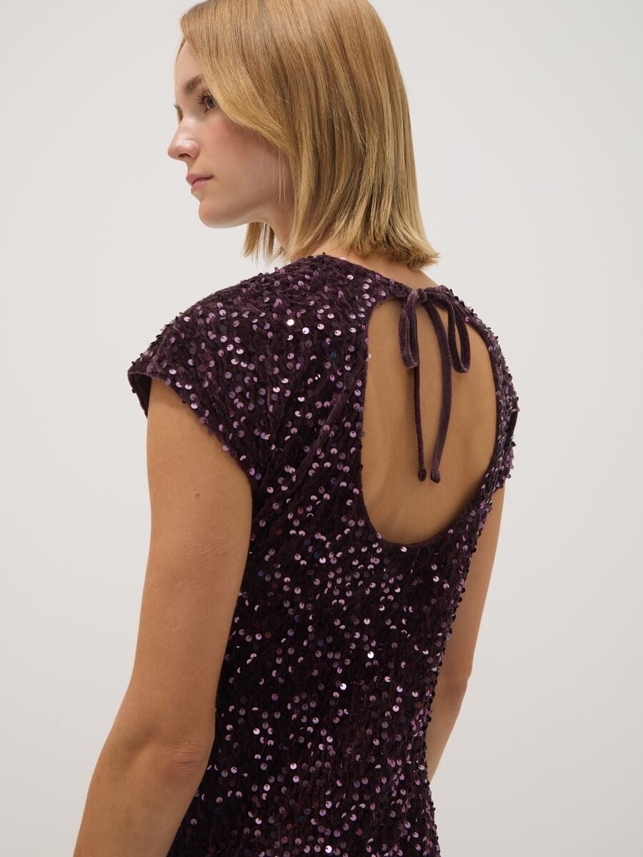 Abito viola vinaccia girocollo con paillettes fitted_2