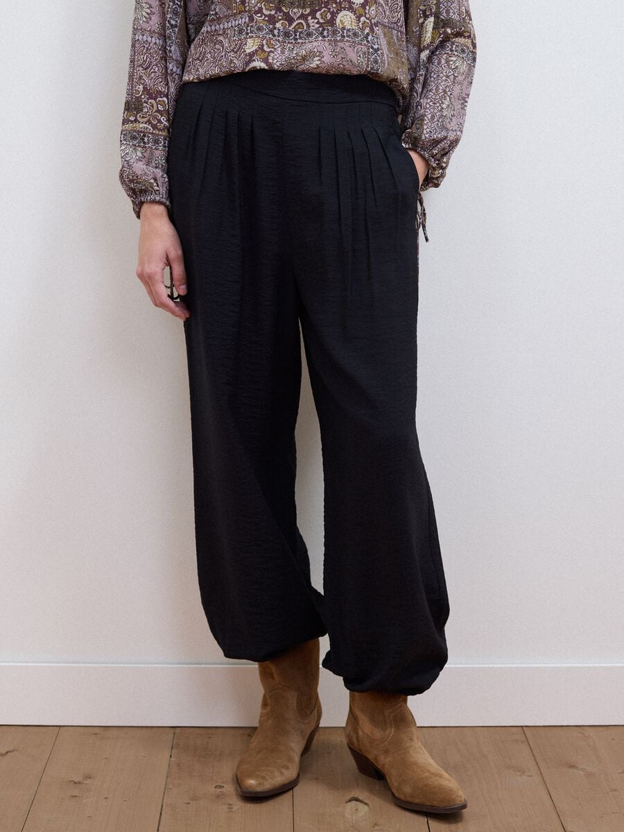 Black relaxed-fit viscose-blend trousers_1