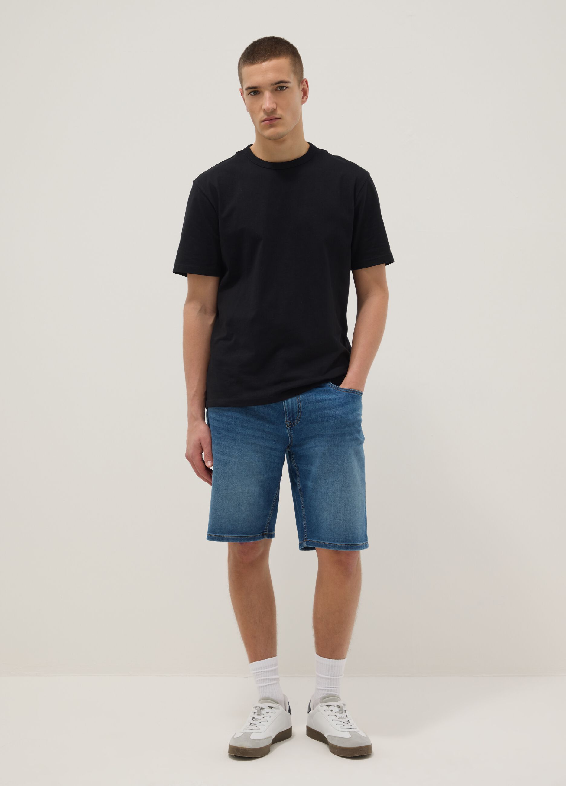 Blue stretch cotton-blend denim shorts, regular fit