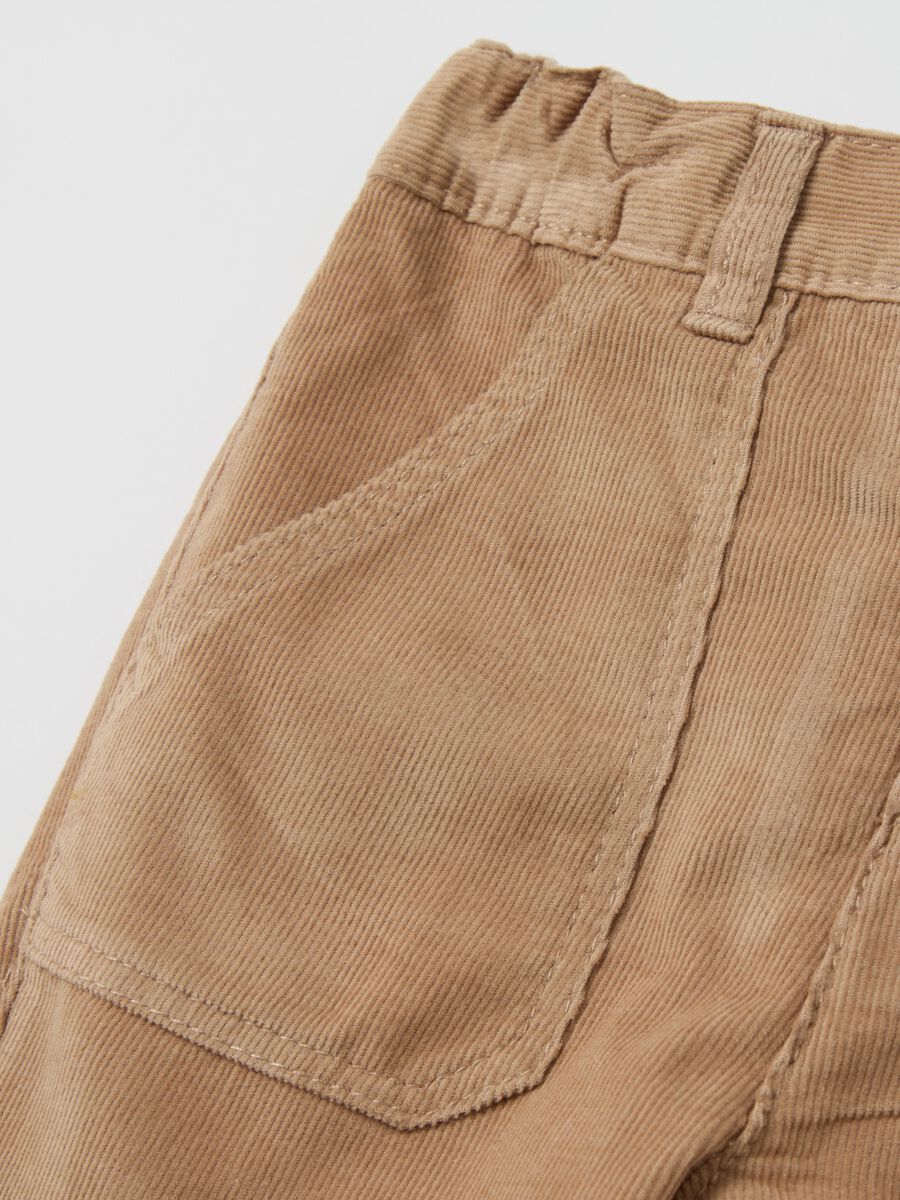 Corduroy trousers with pockets_3