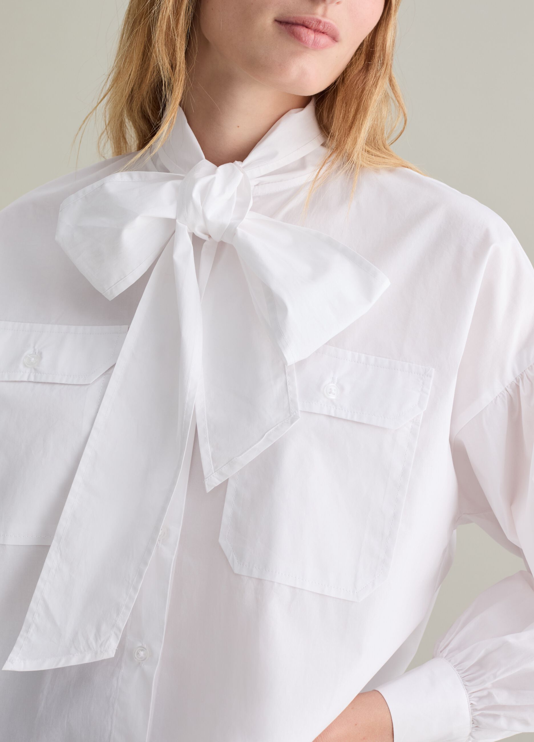 Camicia in cotone con foulard a fiocco