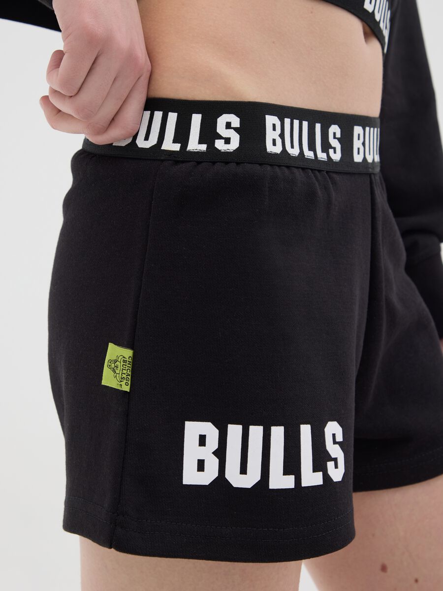 Black NBA Chicago Bulls shorts with external elastic_2