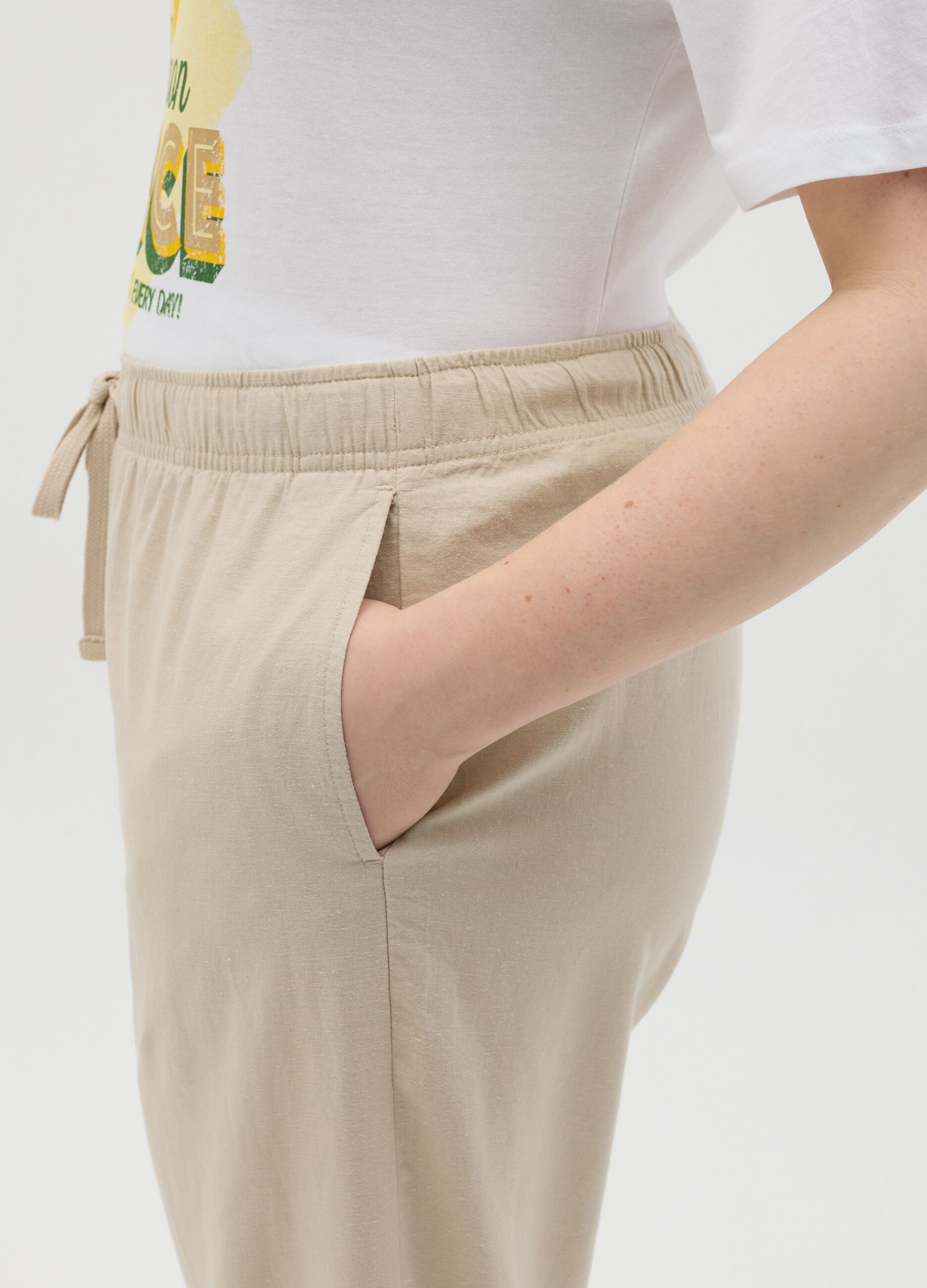 Curvy wide-leg trousers in linen and viscose
