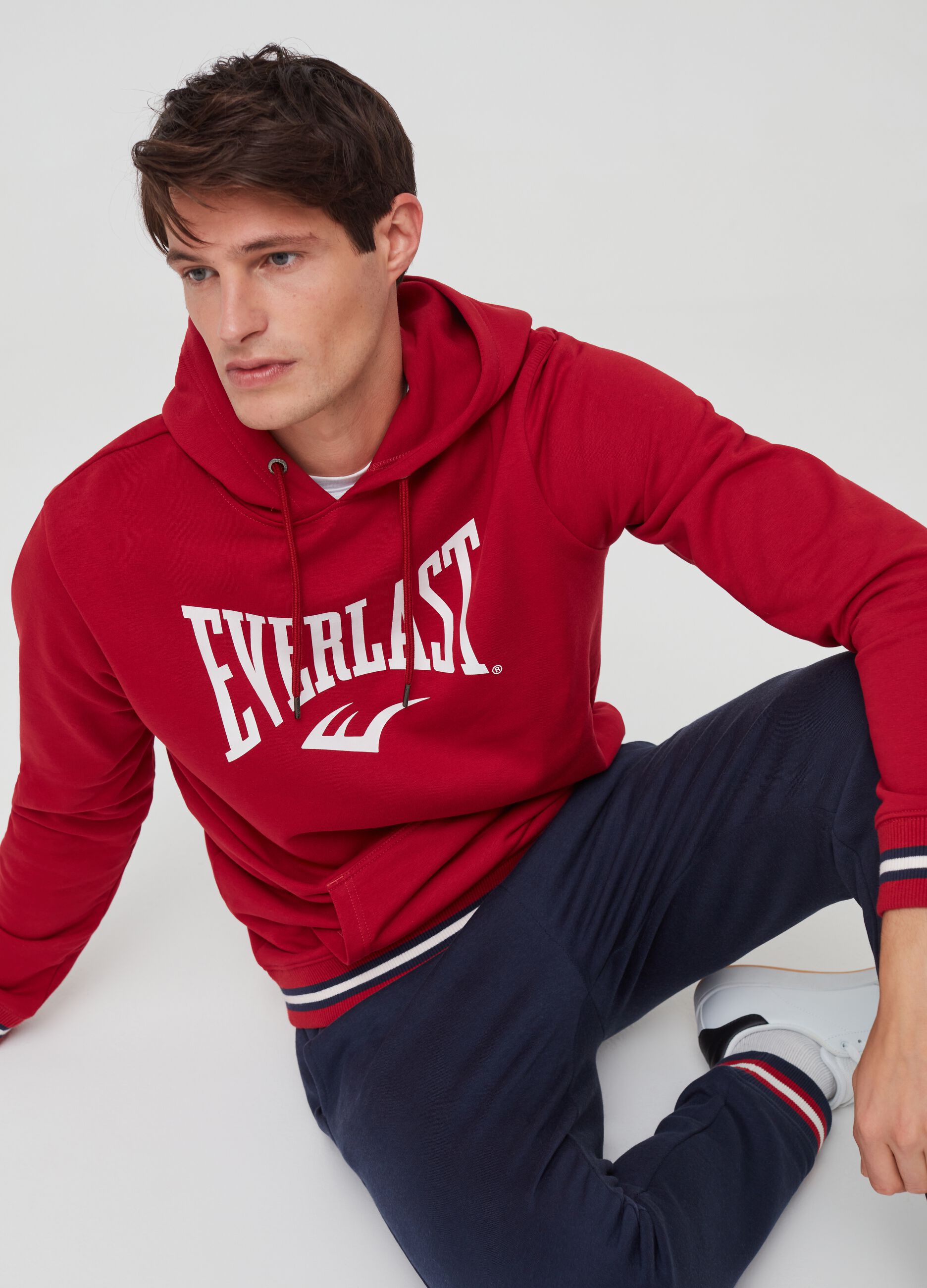 Sweatshirt with hood and Everlast print