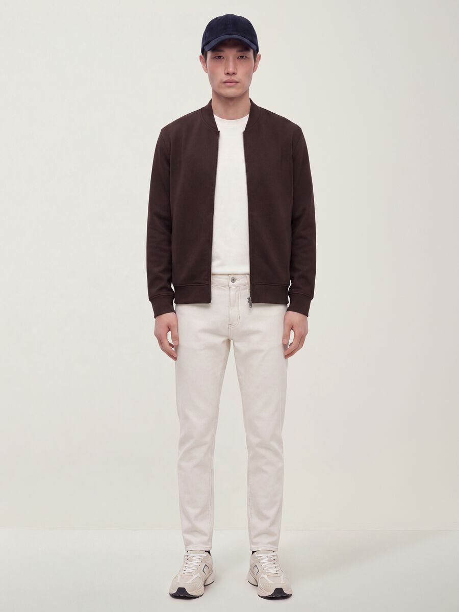 Felpa full zip marrone in piquet di tessuto elasticizzato con collo a costine_2