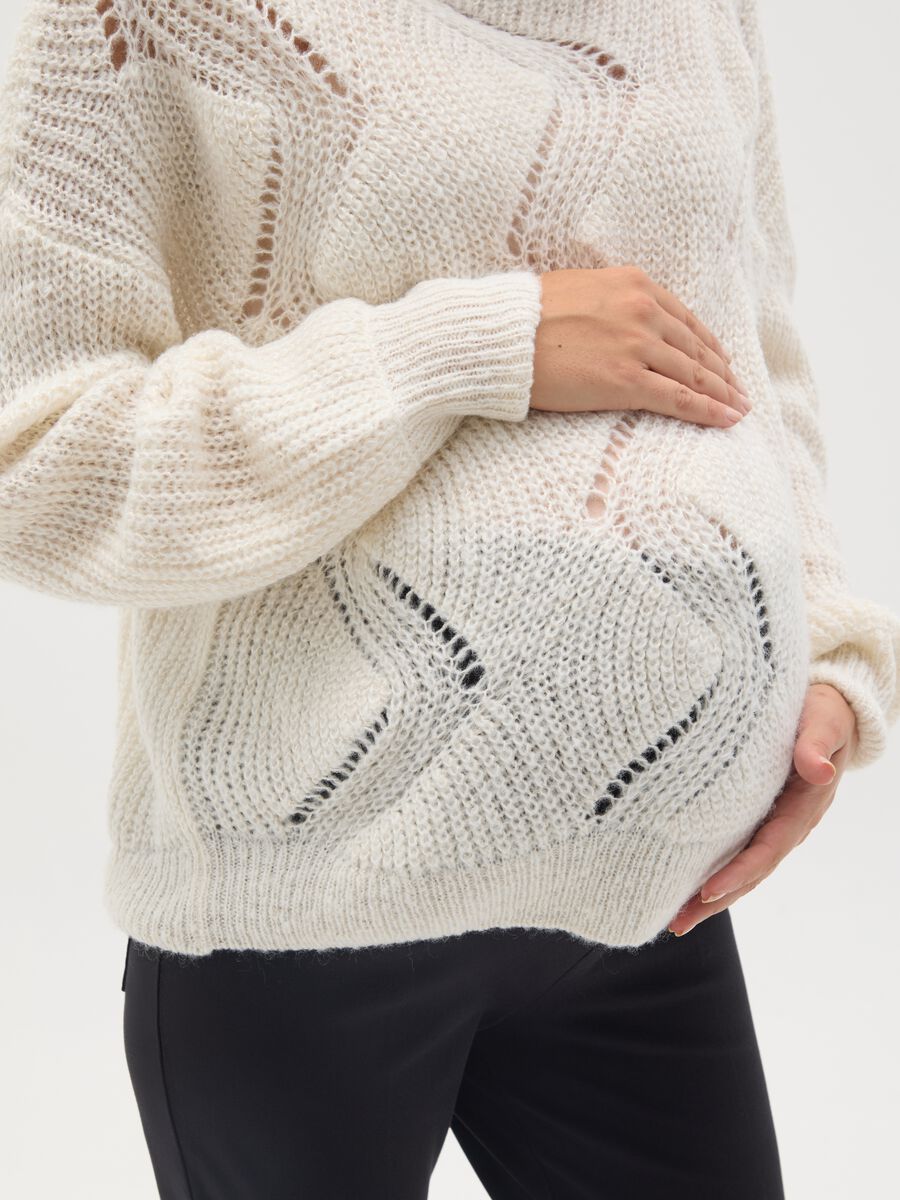 Beige maternity jumper with lace pattern_2
