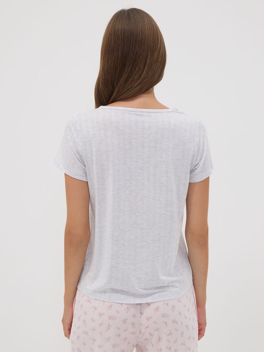 T-shirt pigiama grigia in viscosa elasticizzata con scollo a V_3