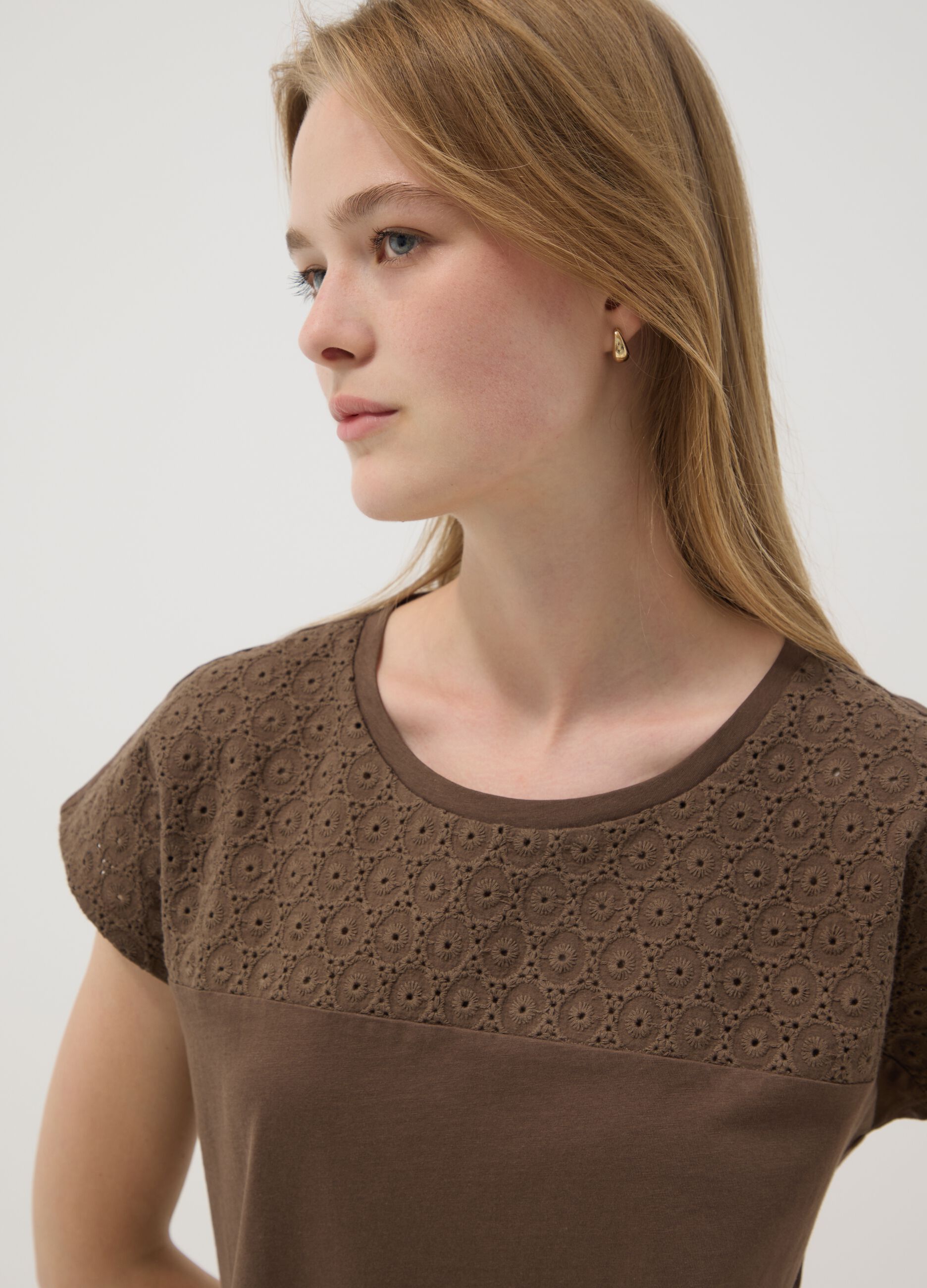 Brown pure cotton T-shirt with broderie anglaise insert