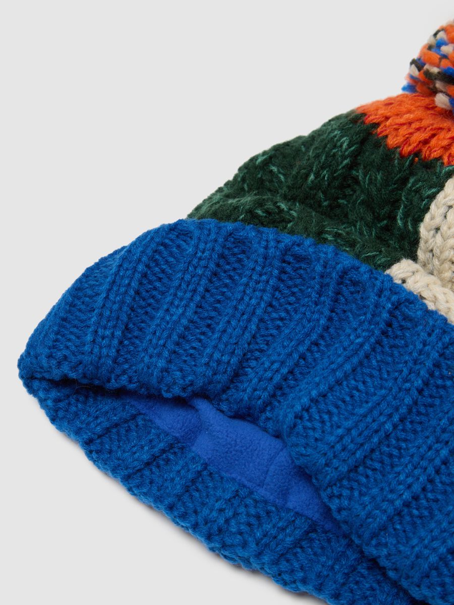 Cappello da bambino multicolor con pon pon_2