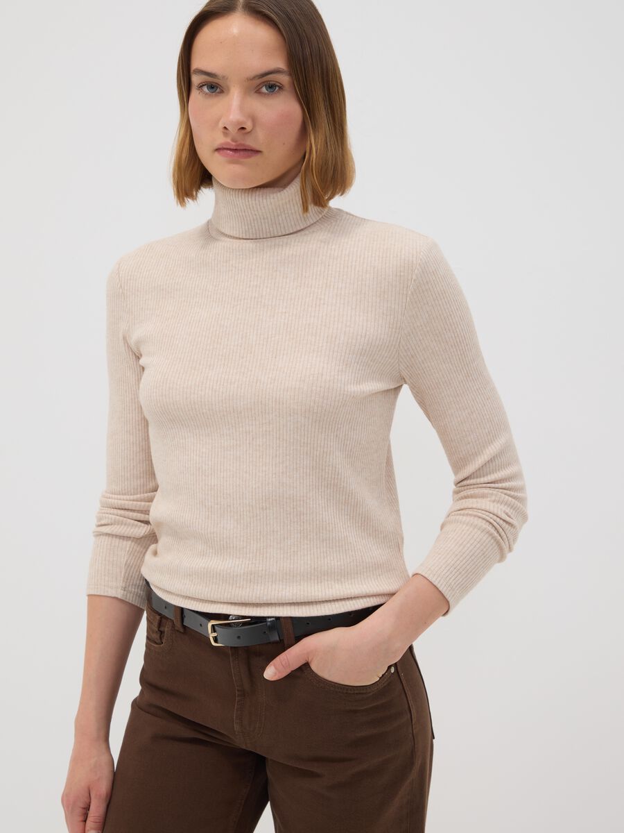 Maglia beige in misto viscosa a coste con girocollo_2