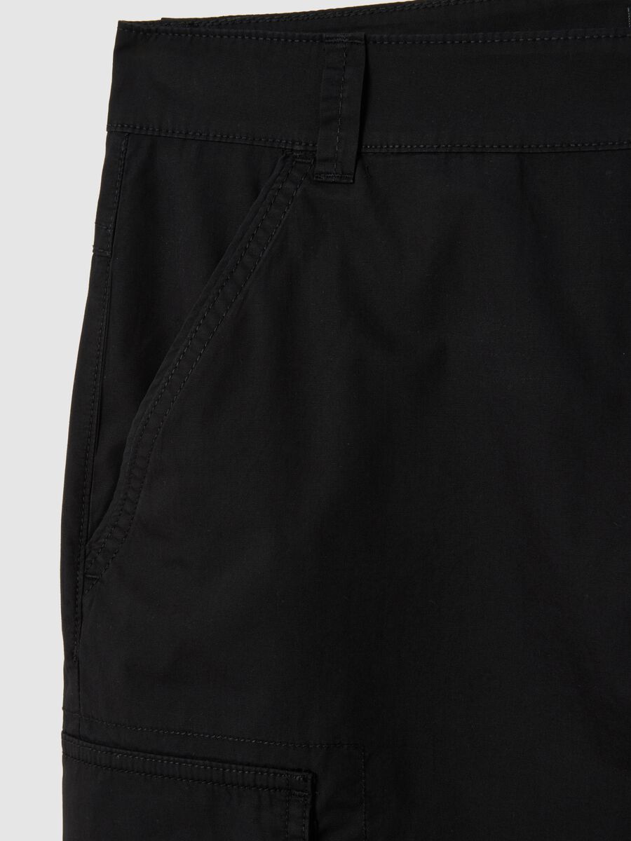 Men's black pure cotton regular fit bermuda shorts with cargo pockets_1