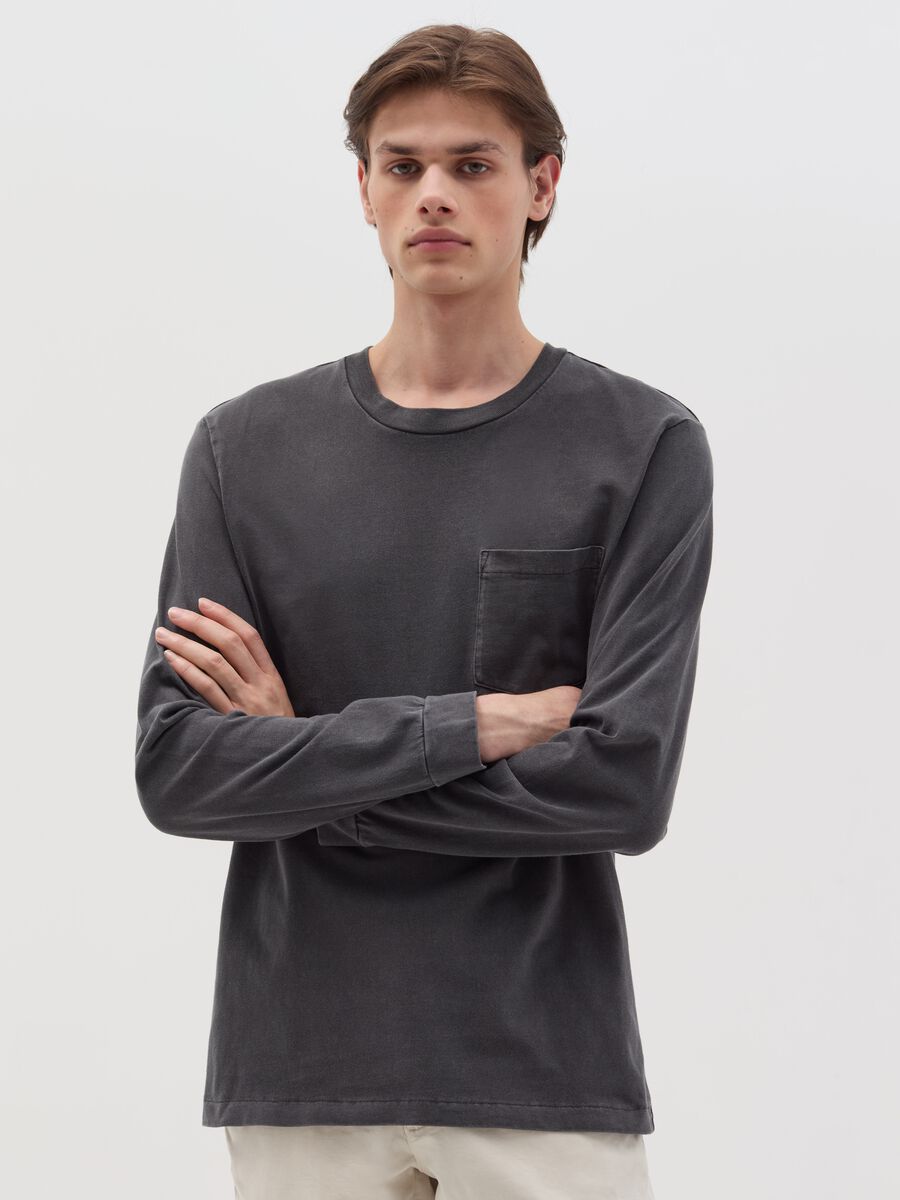 Cotton T-shirt with pocket and long sleeves_0