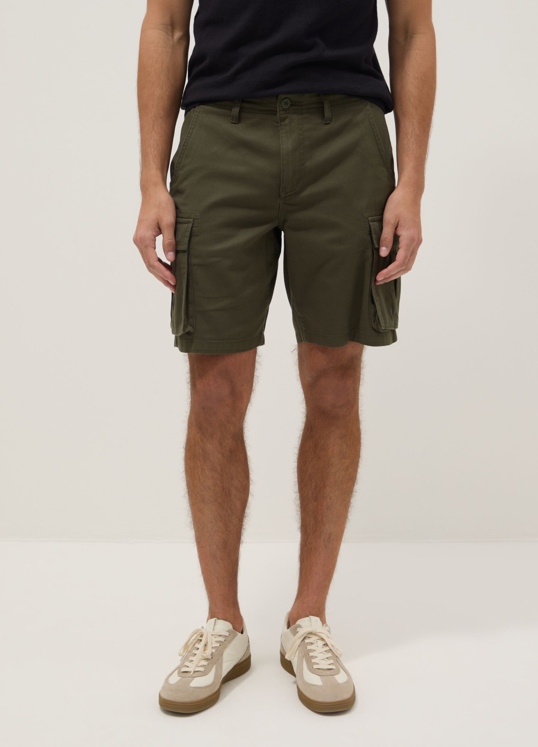 Green pure cotton regular-fit cargo shorts