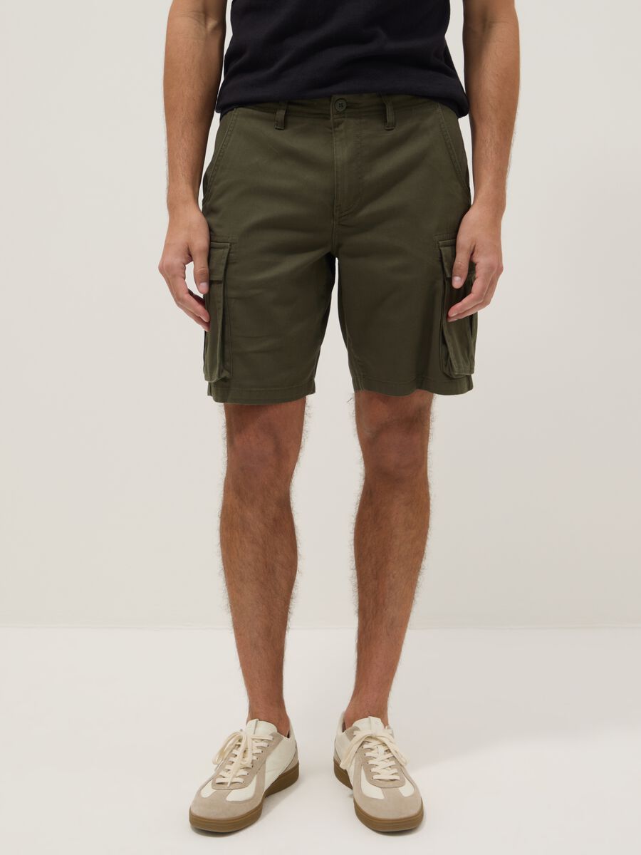 Green pure cotton regular-fit cargo shorts_1