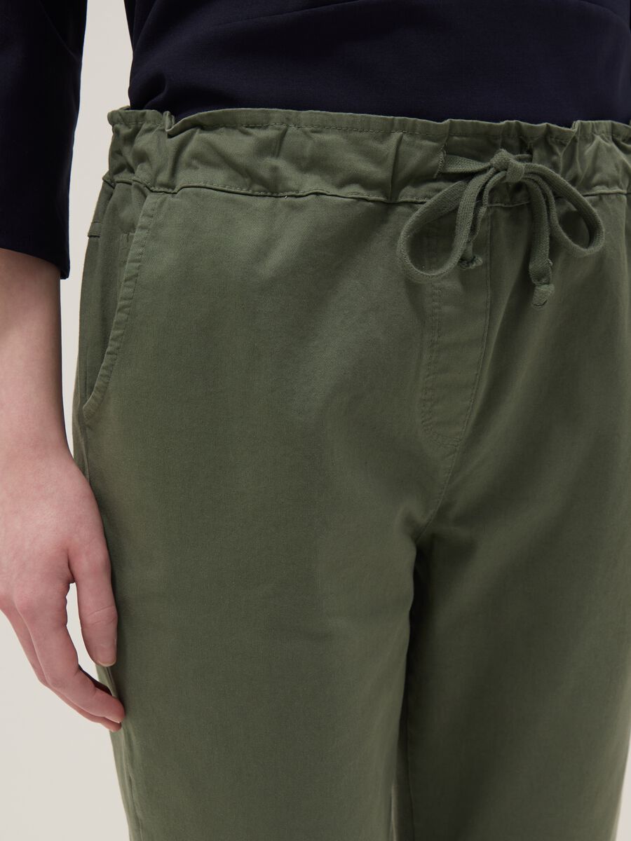 Pantaloni in cotone elasticizzato verdi regular fit_3