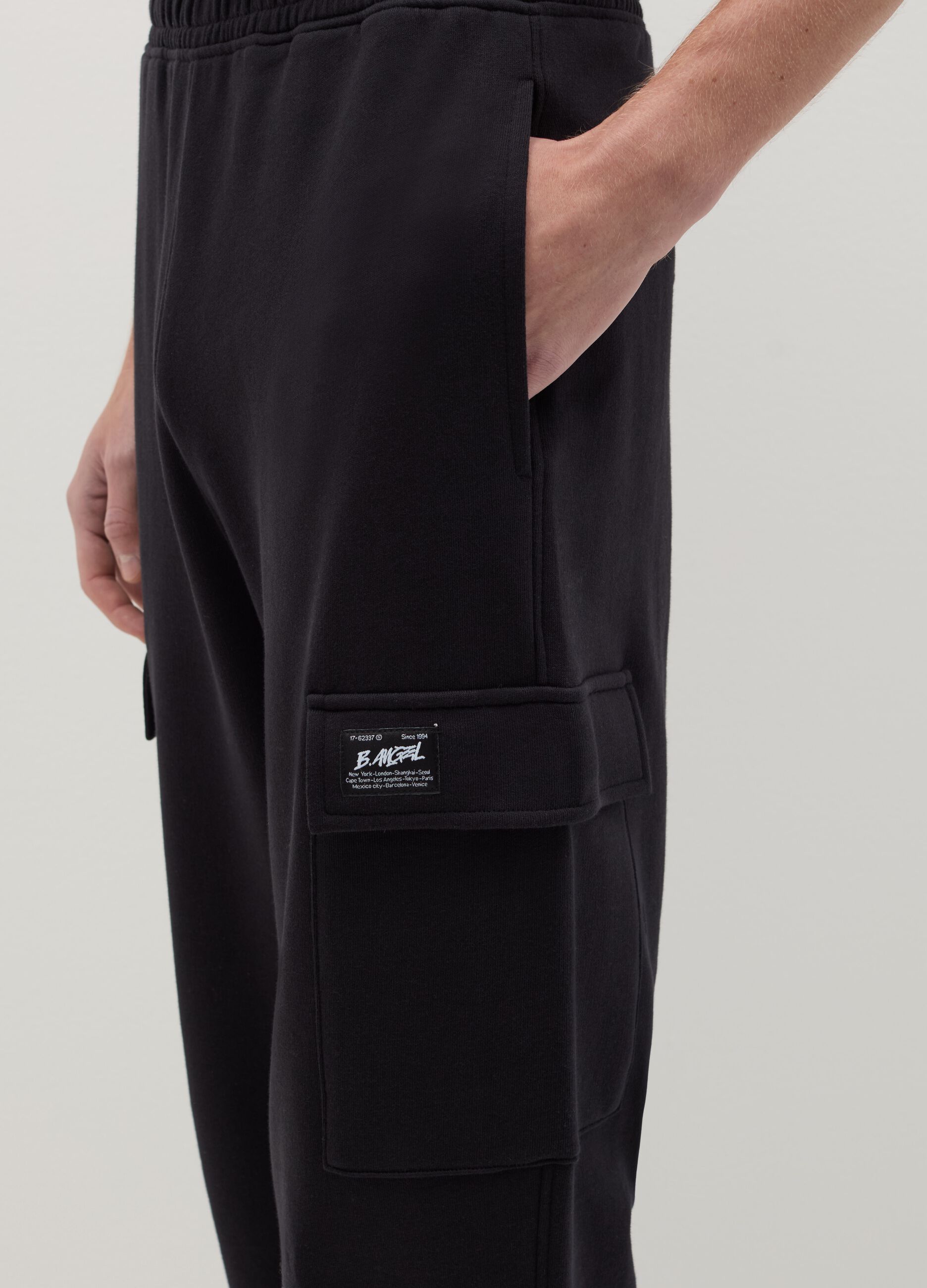 Joggers cargo con profili elasticati 